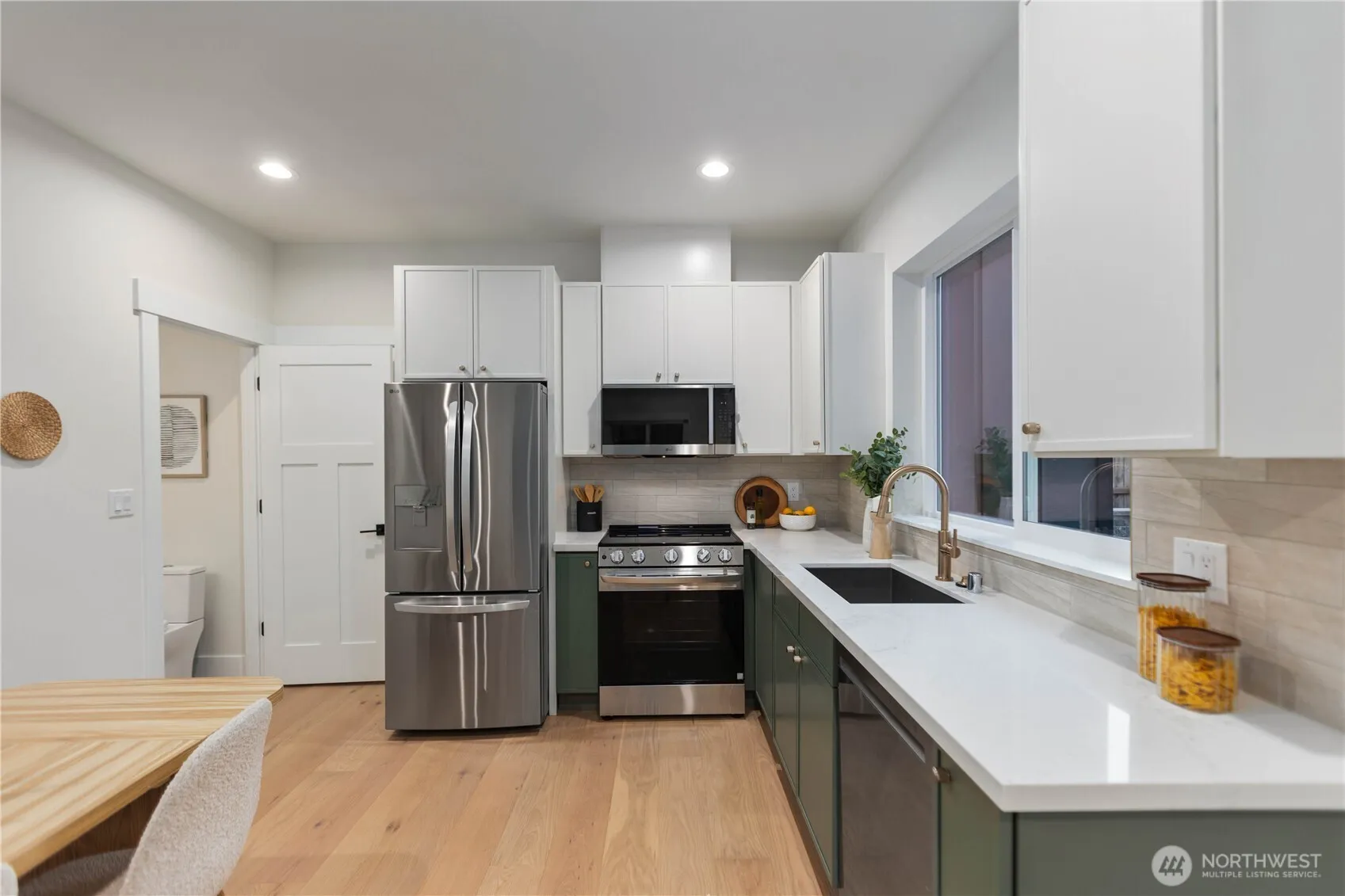 Property photo for 811 Ne 125th Street #b, Seattle photo 4