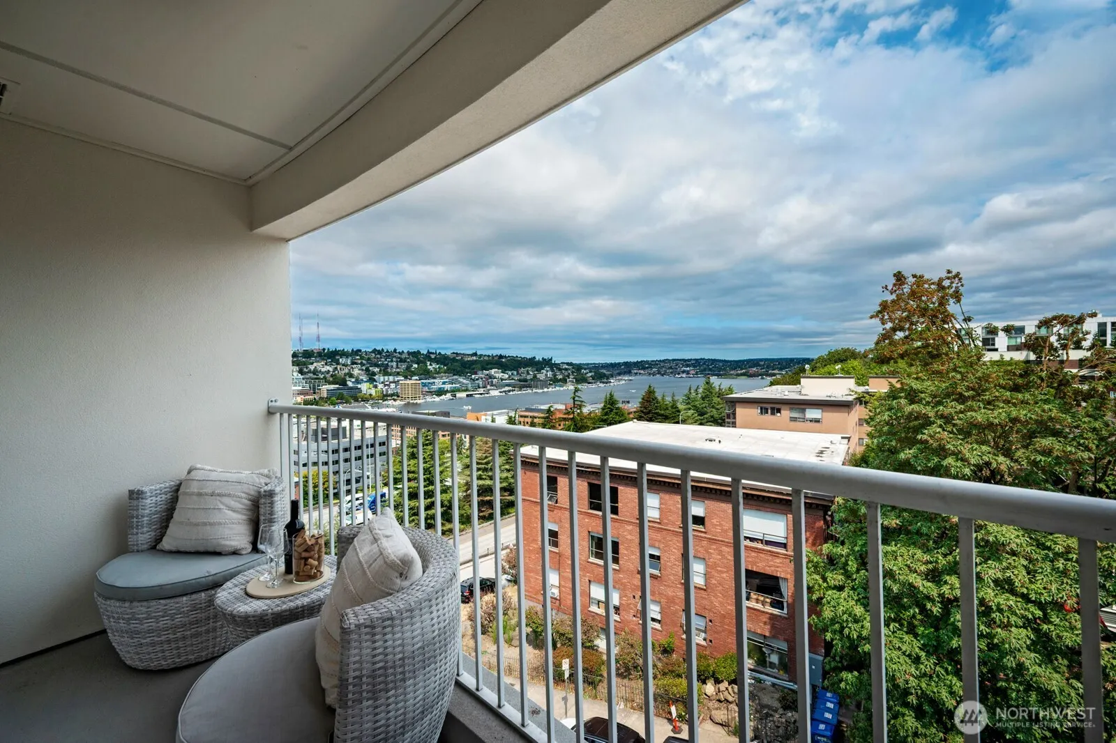 Property photo for 530 Melrose Avenue E #605, Seattle photo 3