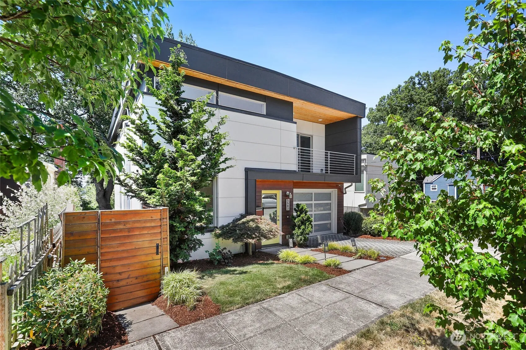 Property photo for 5507 20th Avenue S, Seattle photo 2