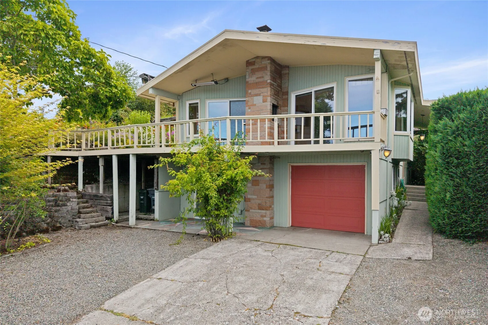 Property photo for 6107 Hawthorne Terrace Ne, Tacoma photo 2