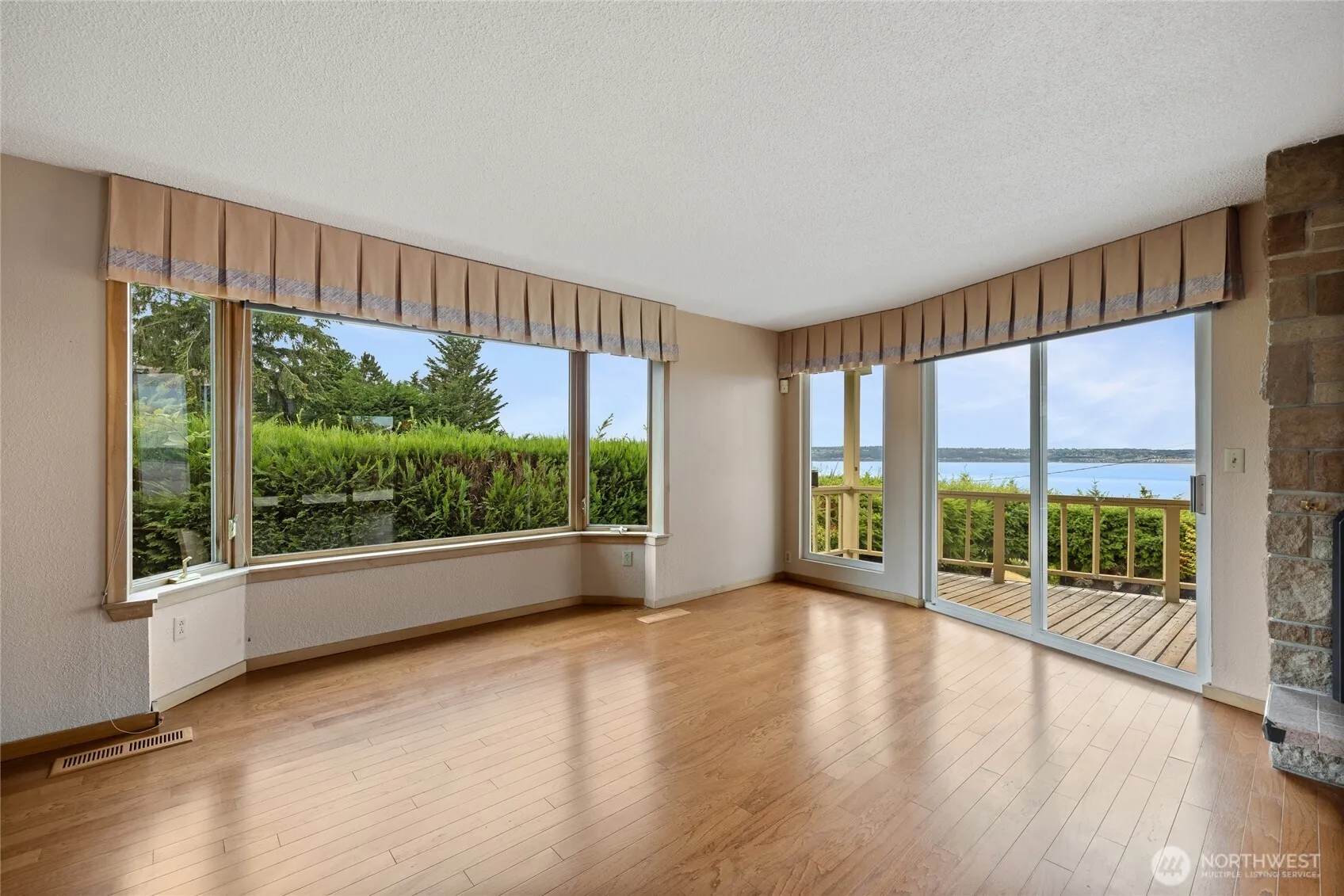 Property photo for 6107 Hawthorne Terrace Ne, Tacoma photo 5