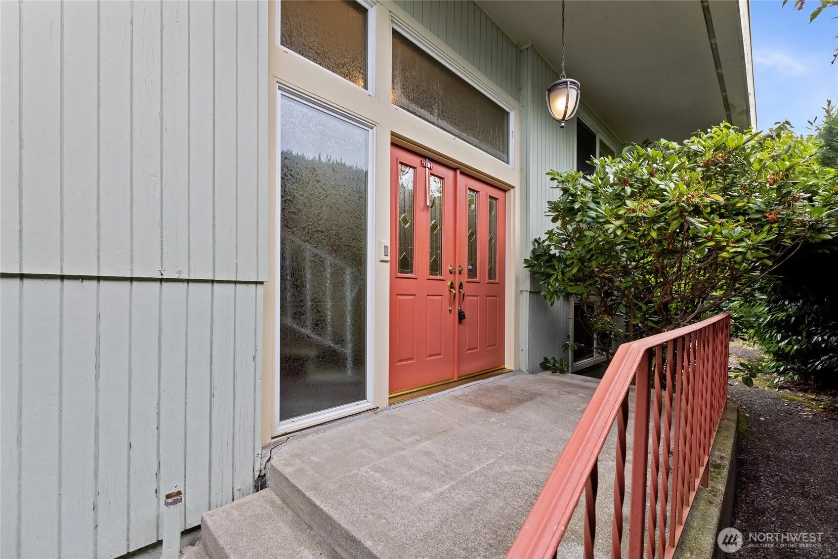 Property photo for 6107 Hawthorne Terrace Ne, Tacoma photo 3