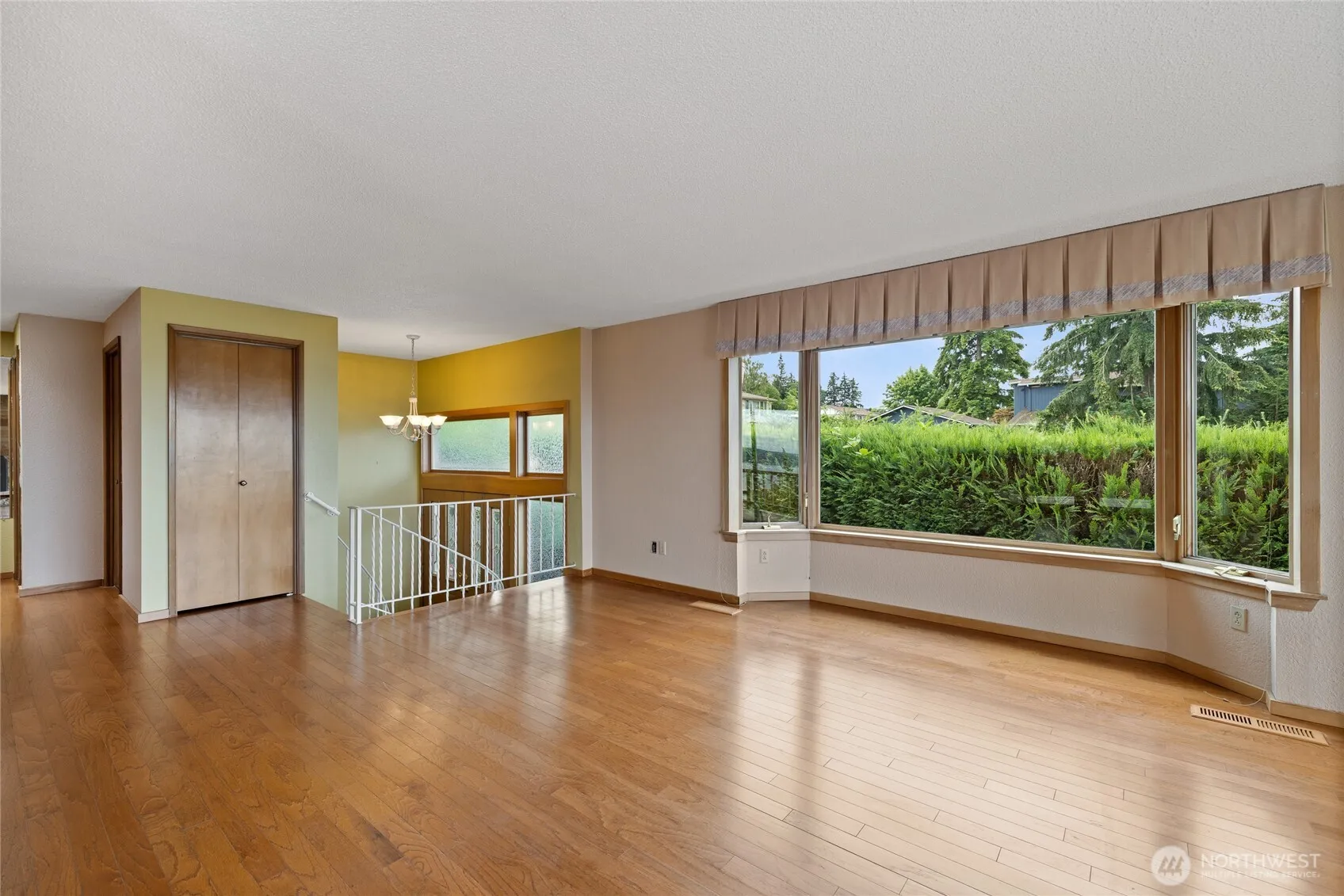 Property photo for 6107 Hawthorne Terrace Ne, Tacoma photo 4