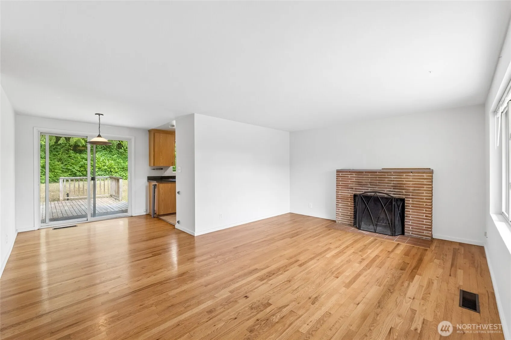 Property photo for 1033 151st Avenue Se, Bellevue photo 4