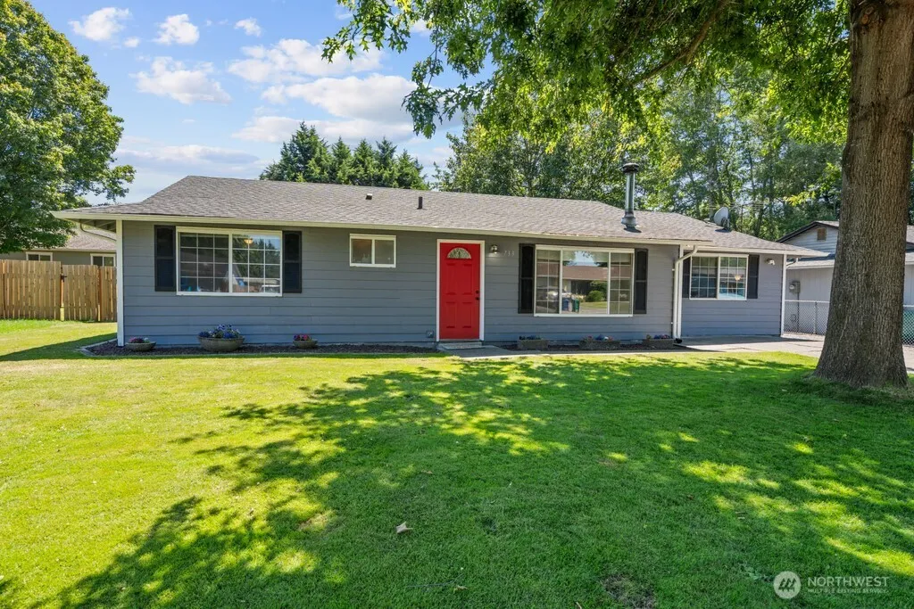 Property photo for 733 2nd Avenue Ne, Pacific