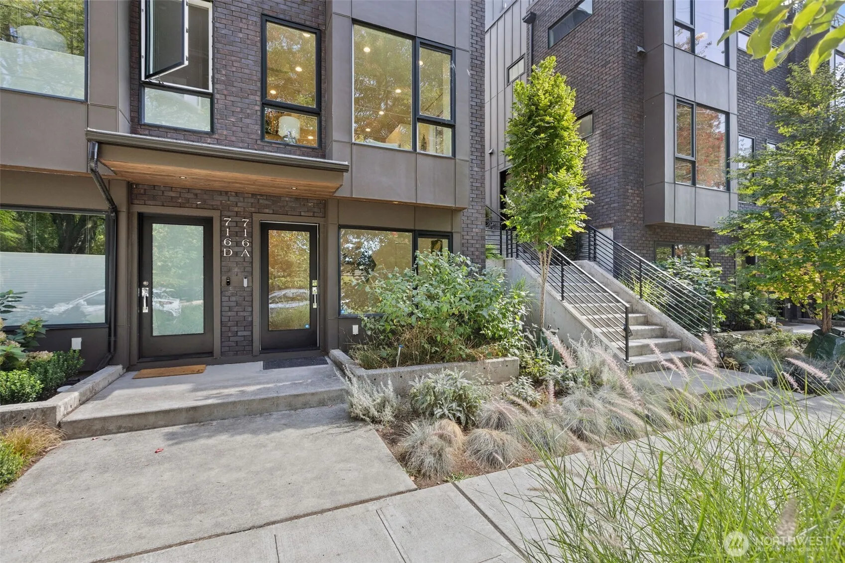 Property photo for 716 11th Avenue E #a, Seattle