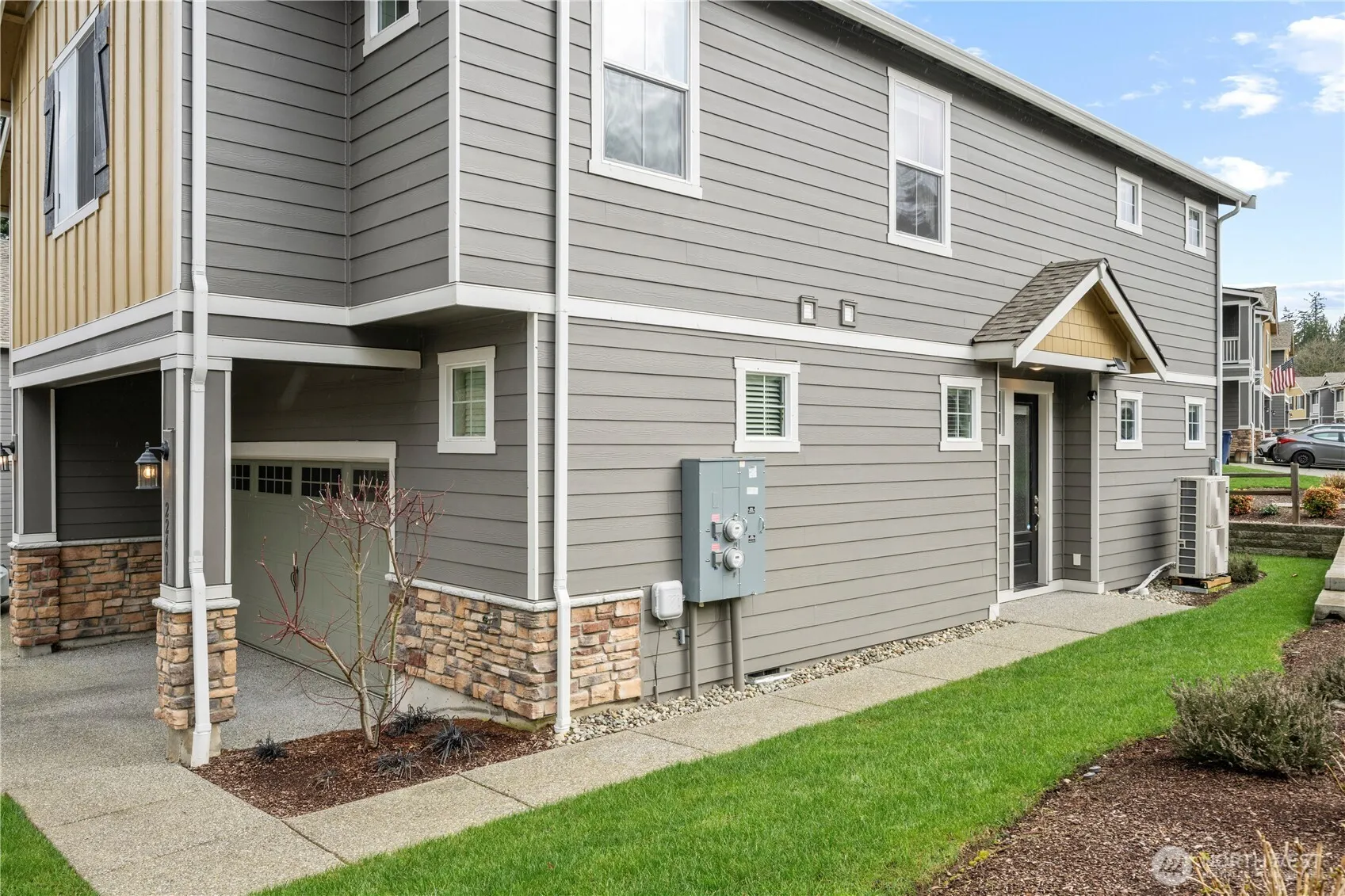 Property photo for 22401 N Alcazar Avenue, Arlington photo 2