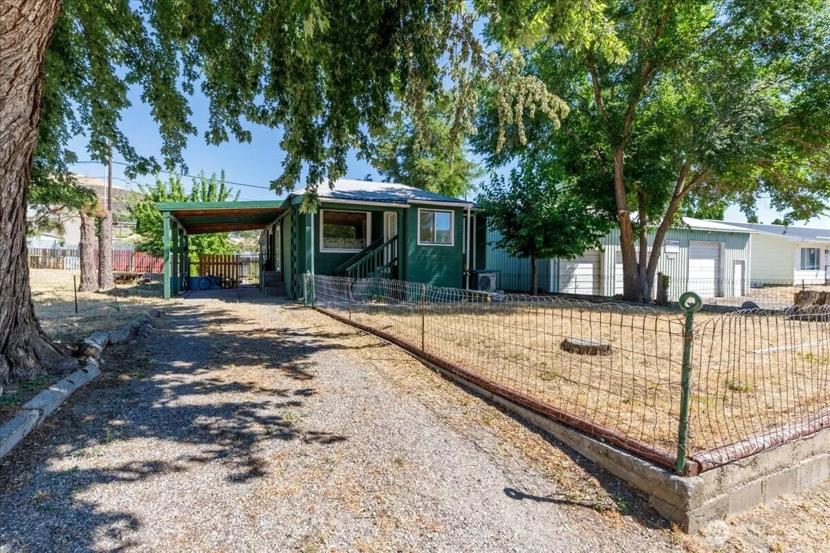 Property photo for 214 A Street, Grand Coulee photo 2