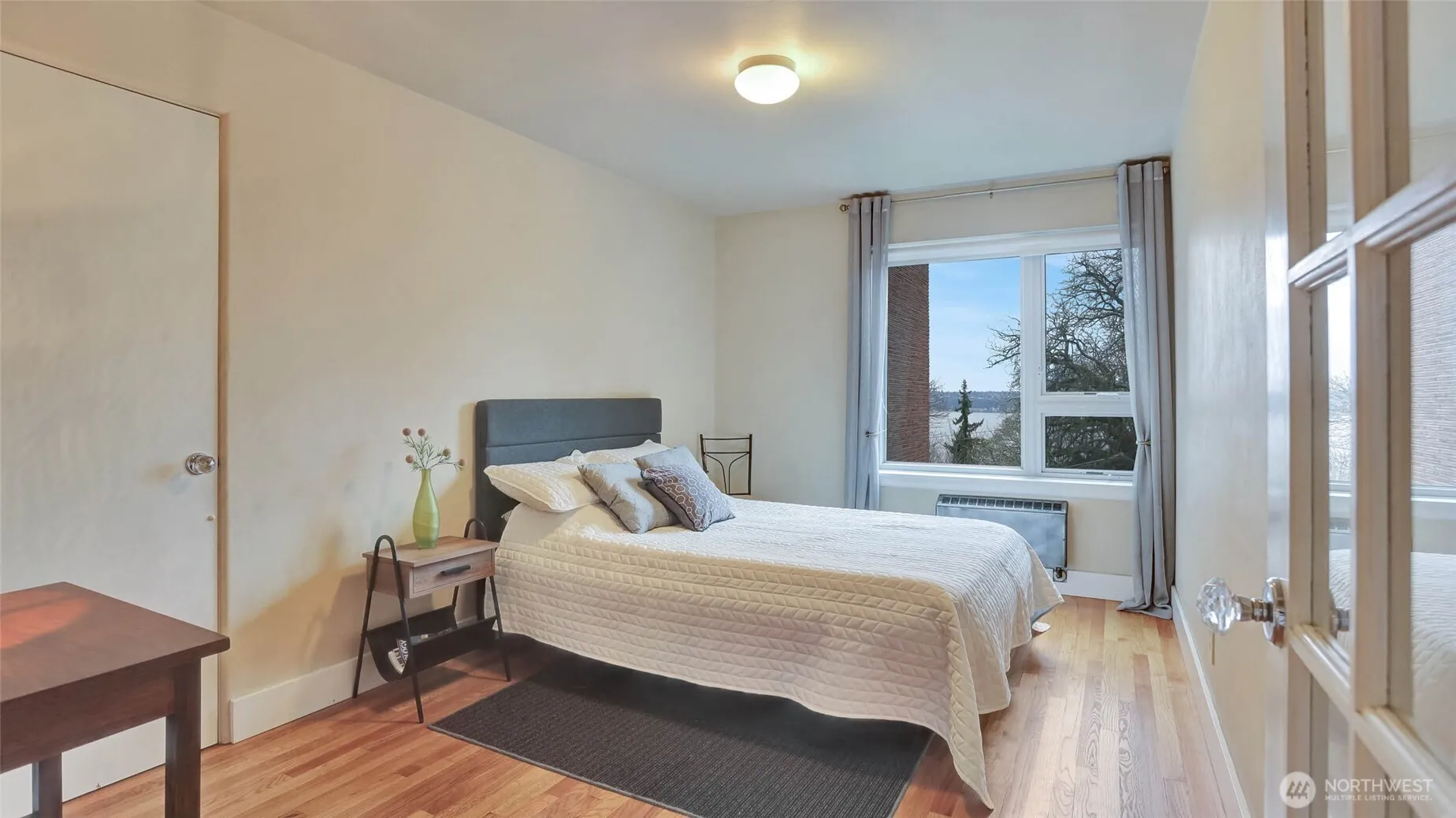 Property photo for 530 W Olympic Place #304, Seattle photo 4