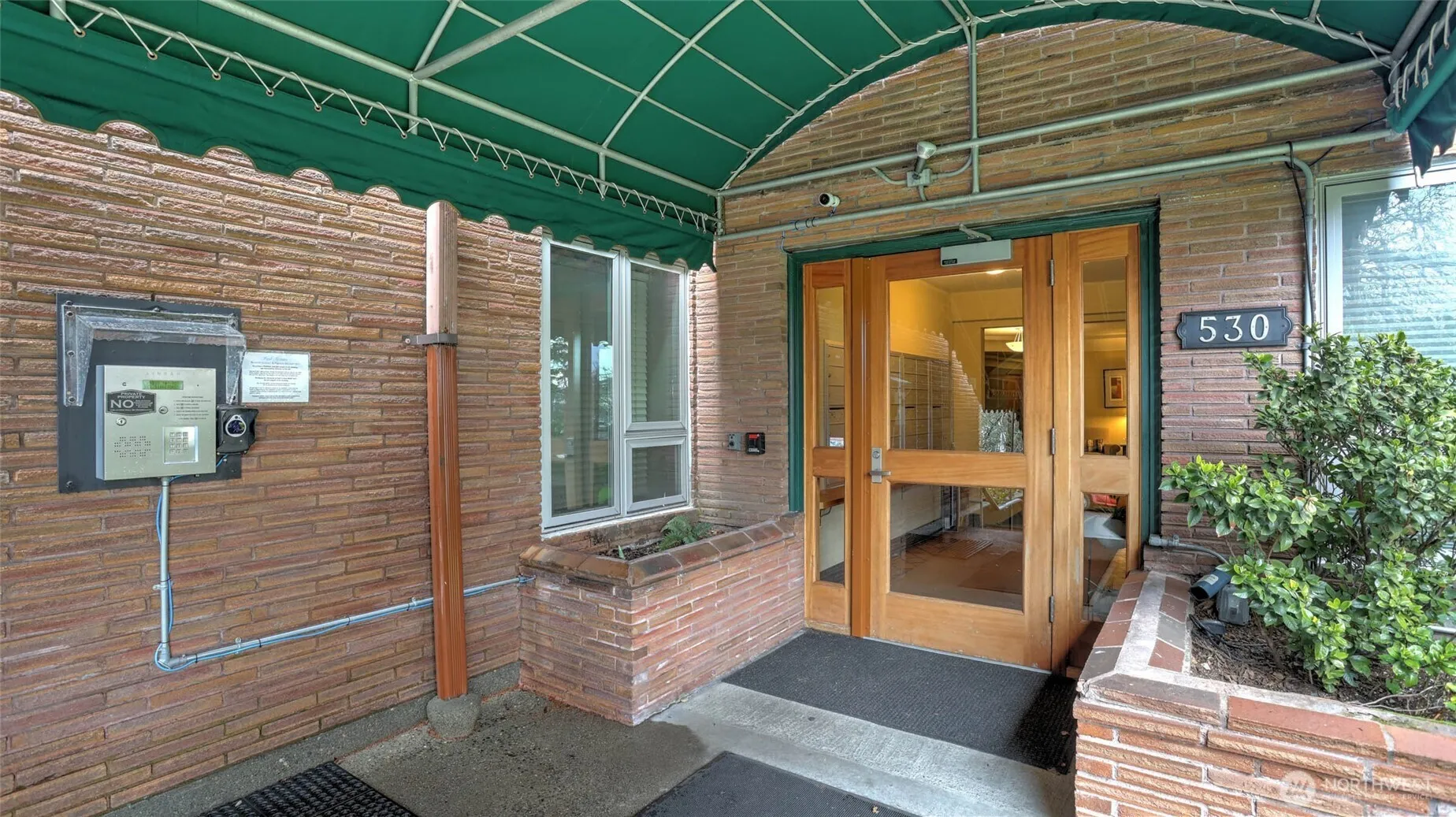 Property photo for 530 W Olympic Place #304, Seattle photo 2