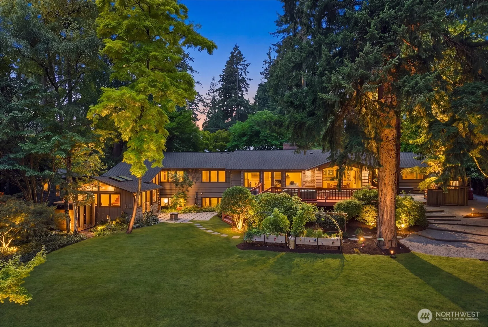 Property photo for 10527 Se 27th Street, Beaux Arts