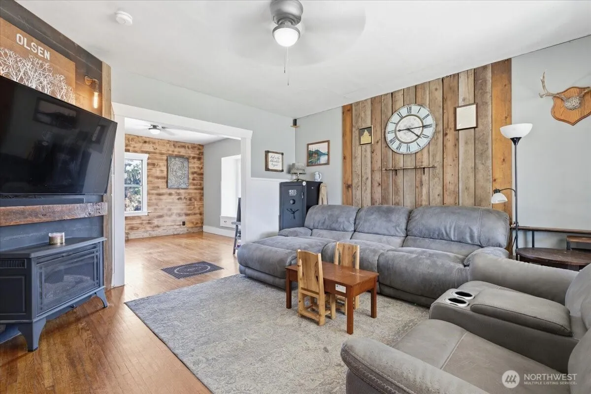 Property photo for 418 W Chestnut Street, Almira photo 3