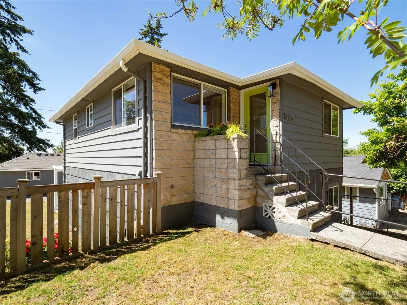 Property photo for 2315 S Bateman Street, Seattle photo 2