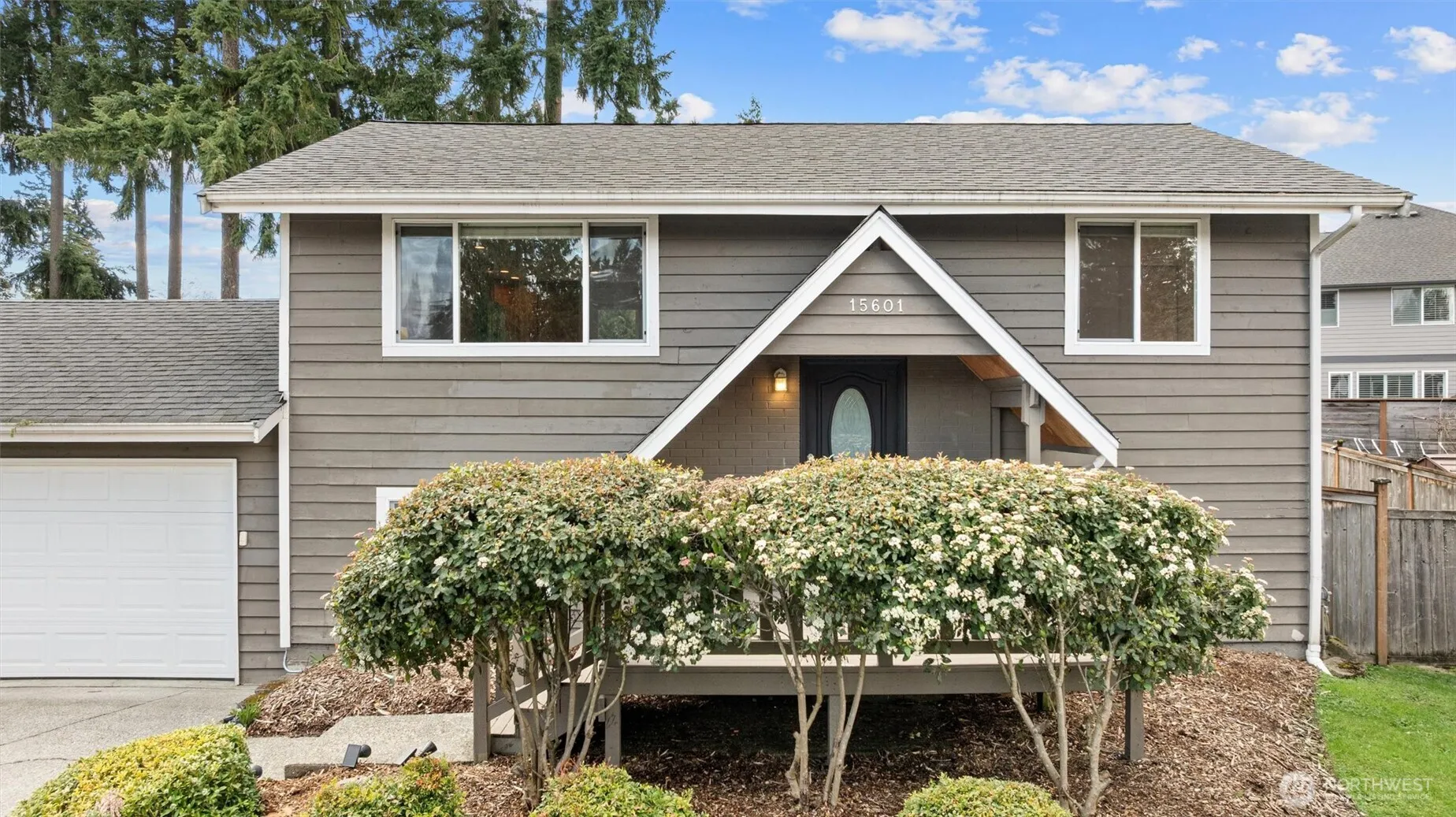 Property photo for 15601 125th Place Ne, Woodinville photo 2