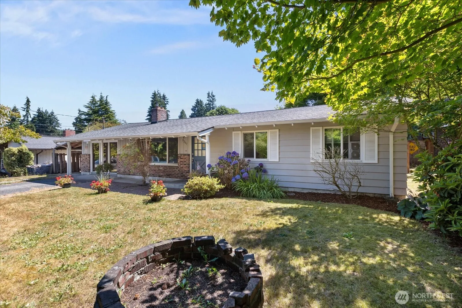 Property photo for 9207 Meadow Way, Everett