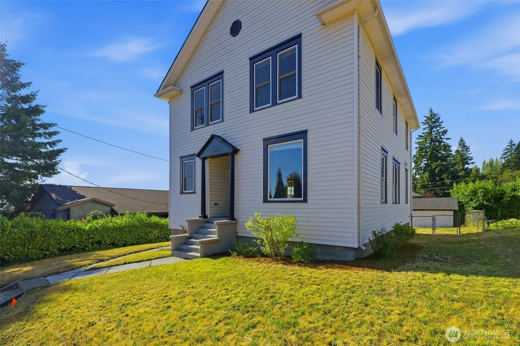 Property photo for 1607 Burwell Street, Bremerton photo 2