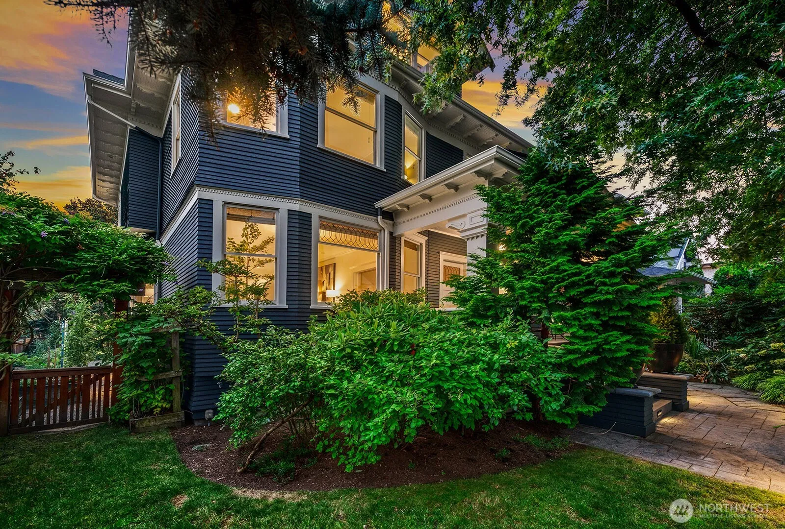 Property photo for 403 18th Avenue E, Seattle