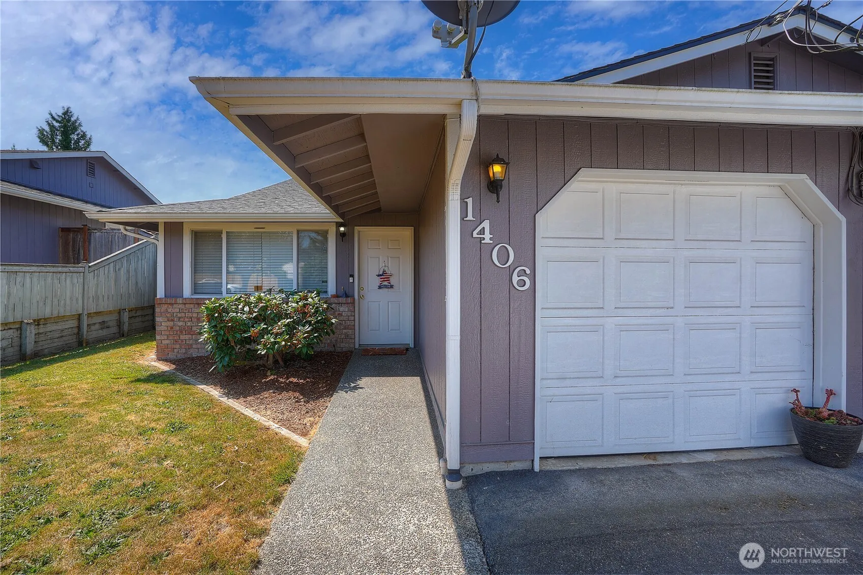 Property photo for 1404 103rd Street E, Tacoma photo 2