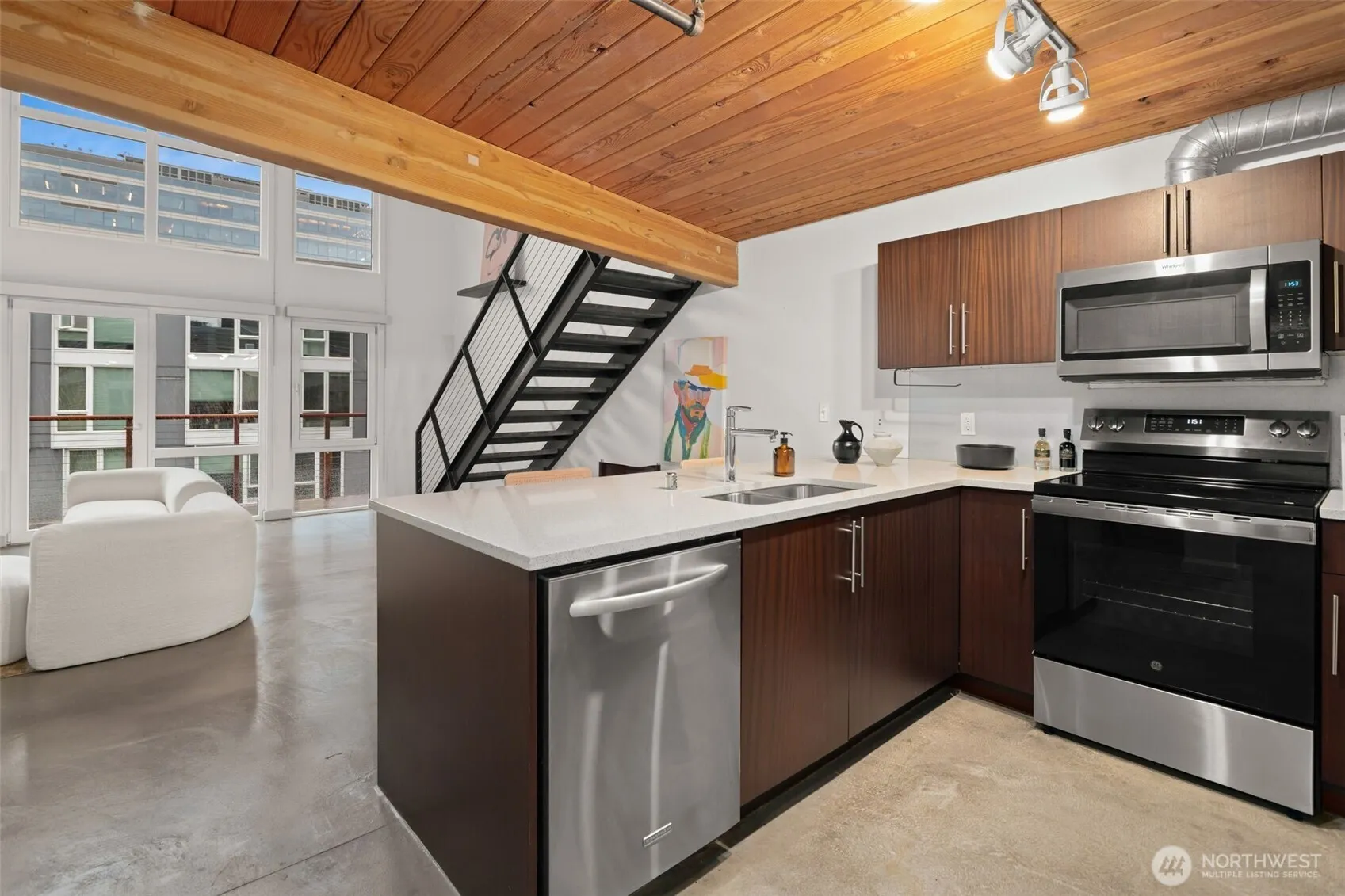 Property photo for 401 9th Avenue N #616, Seattle photo 3