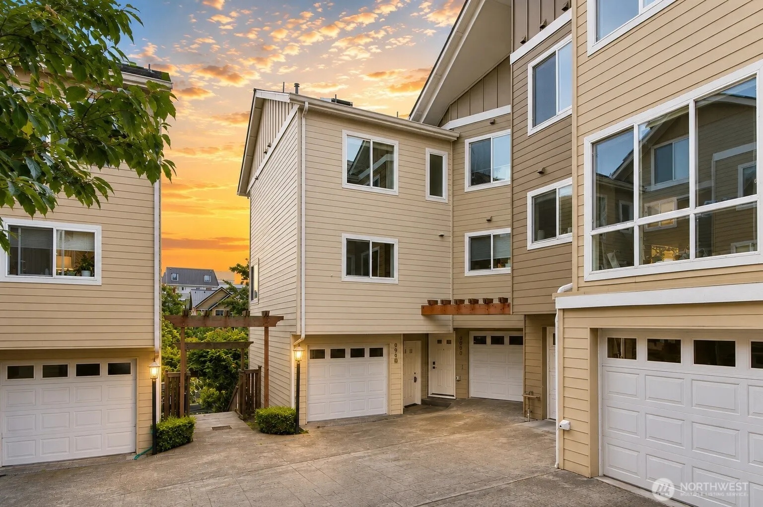 Property photo for 936 N 35th Street #e, Seattle photo 2