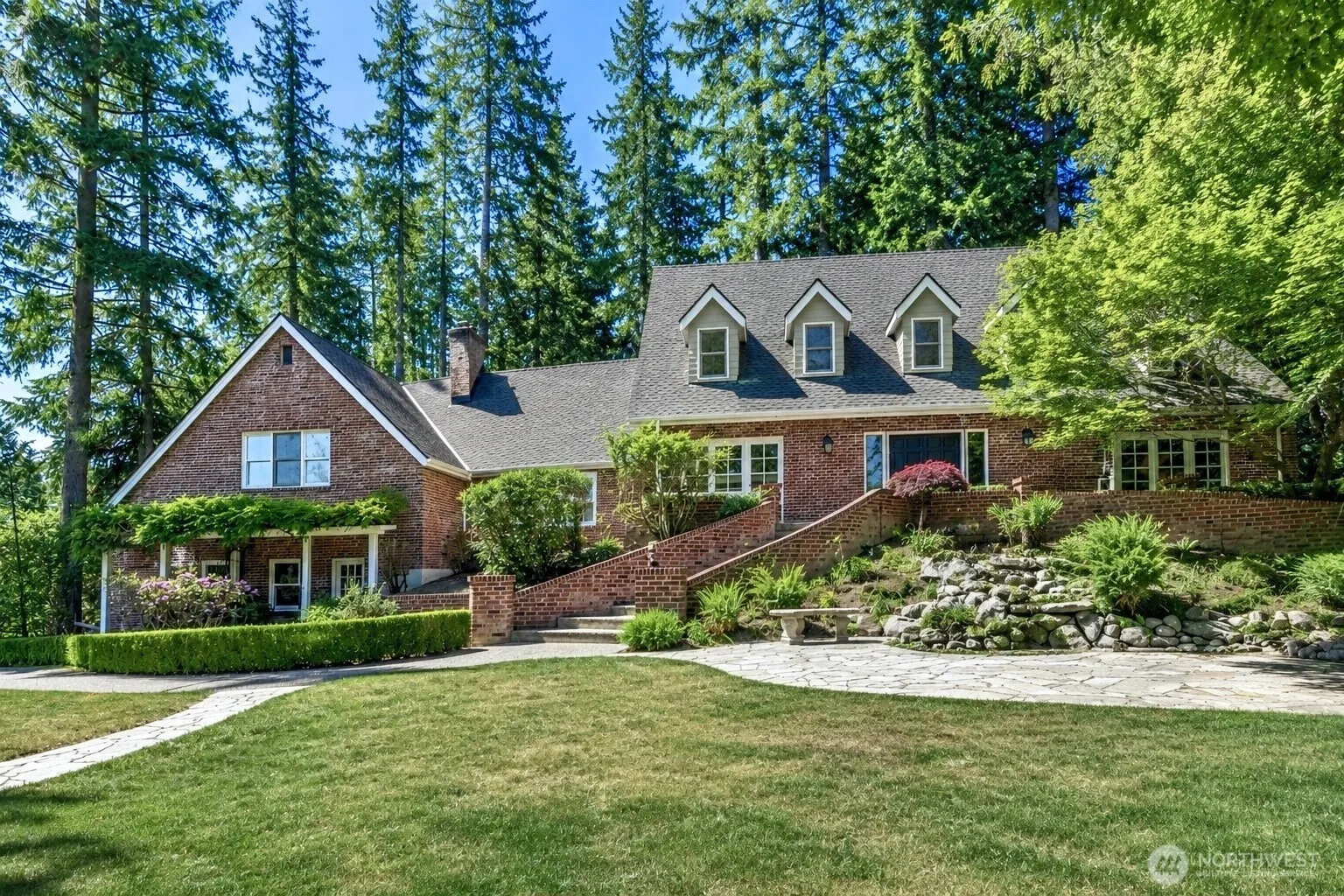 Property photo for 13555 Ne 54th Place, Bellevue photo 3