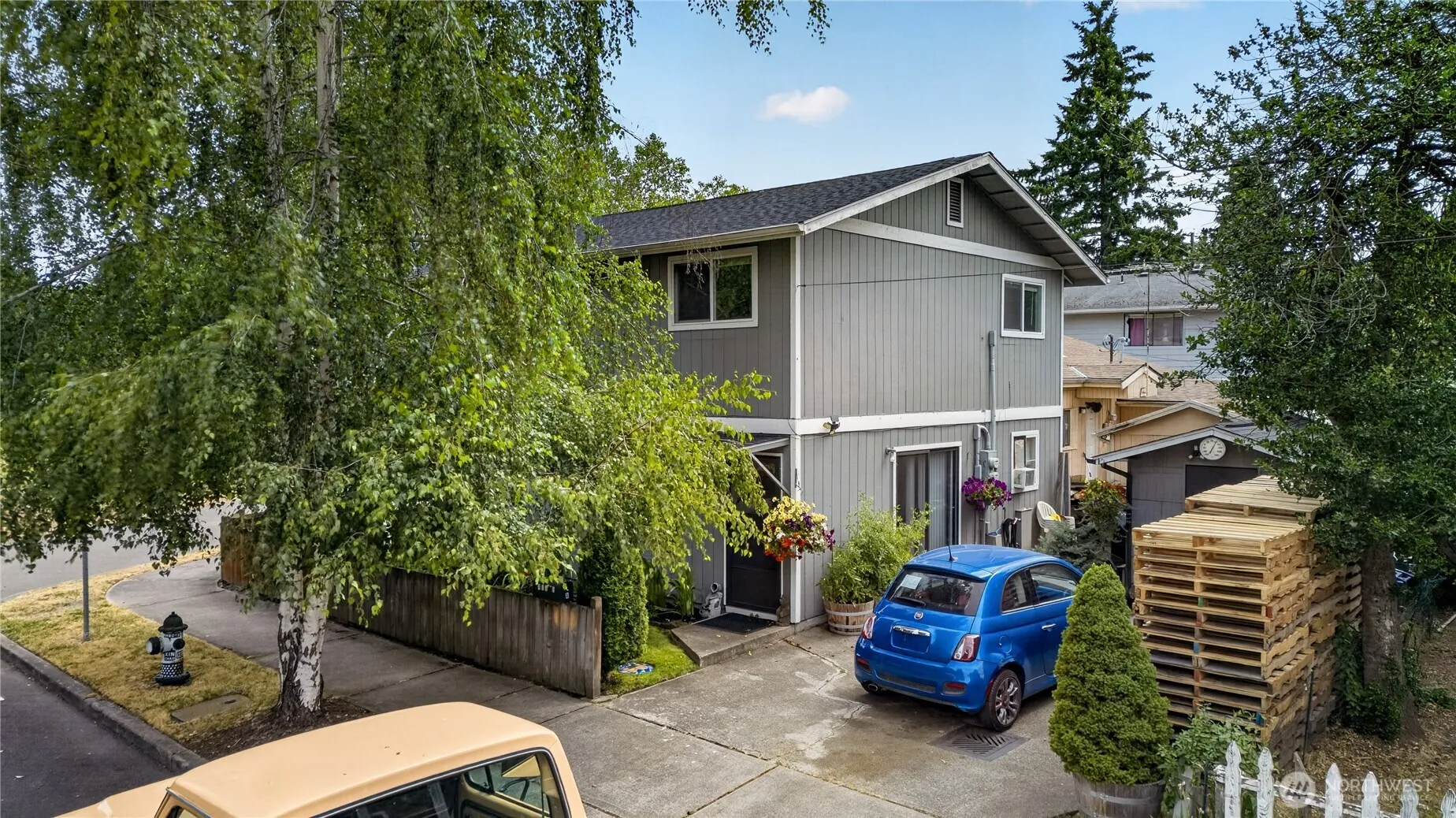 Property photo for 475 S Houser Way #a & B, Renton photo 2