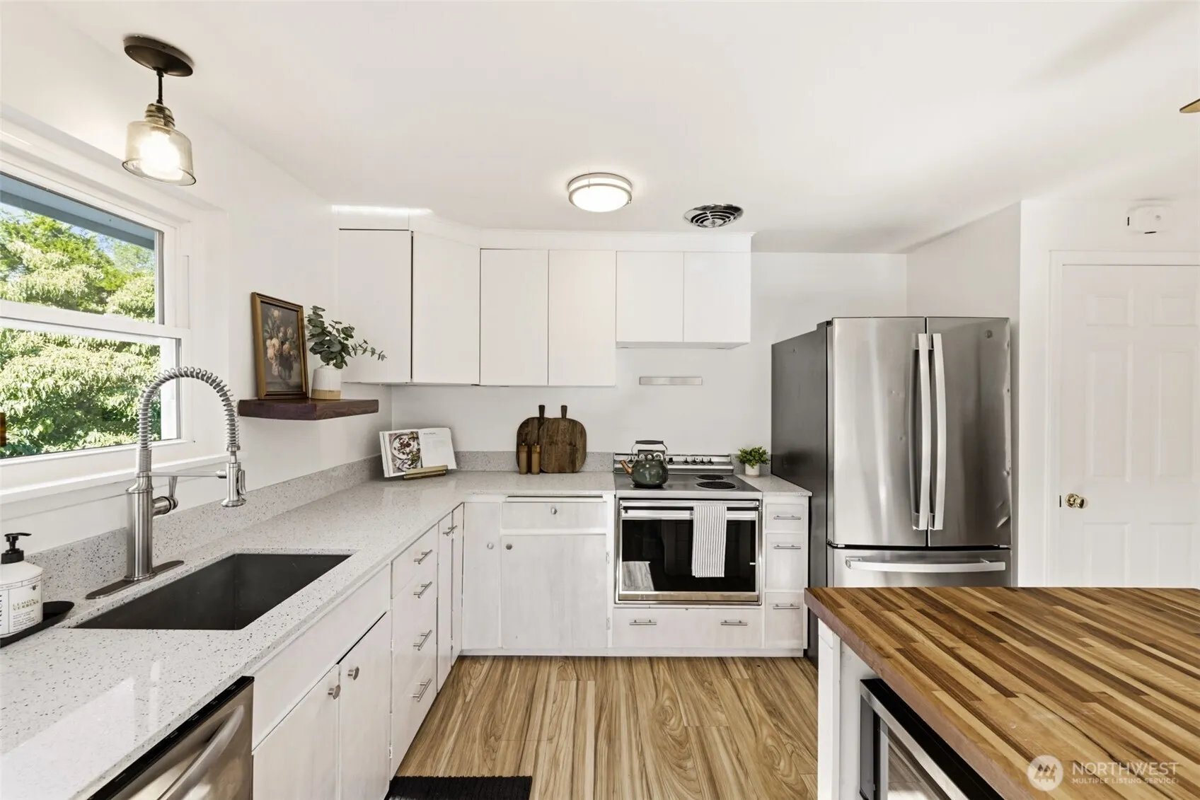 Property photo for 8432 S 121st Street, Seattle photo 5