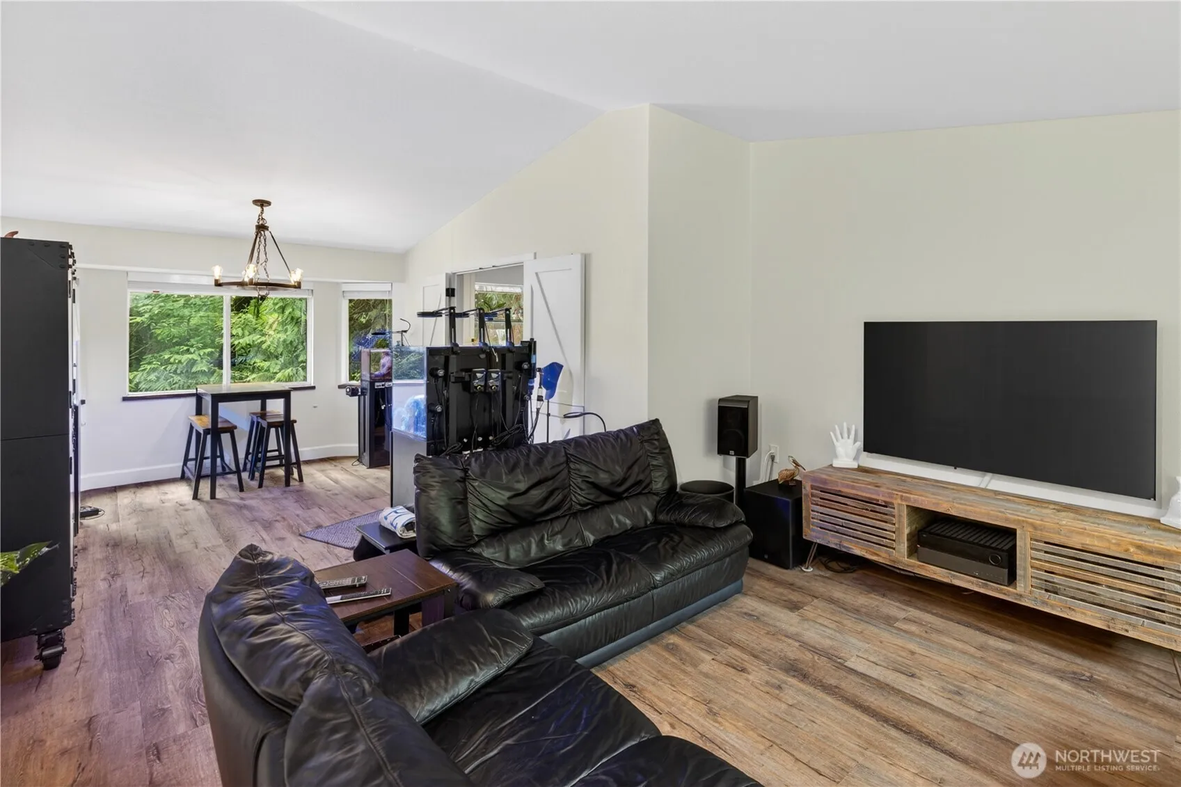 Property photo for 21313 Ne 10th Place, Sammamish photo 5