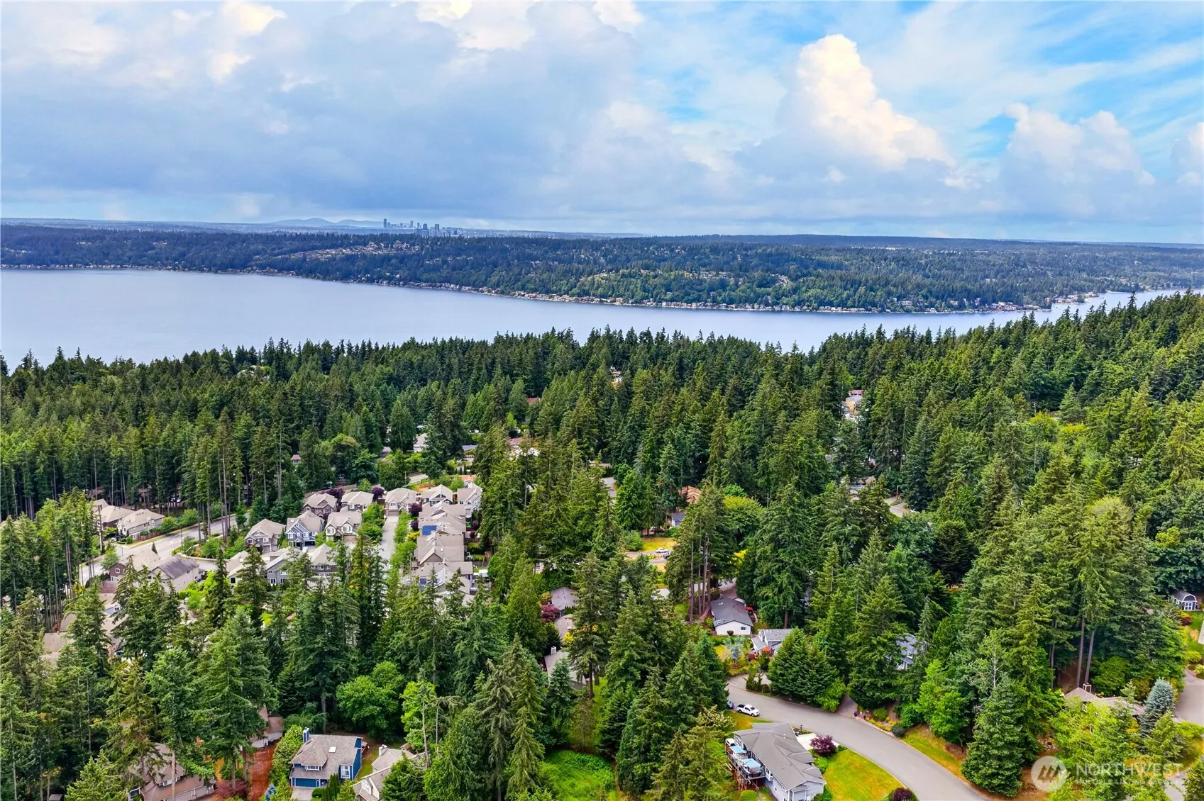 Property photo for 21313 Ne 10th Place, Sammamish photo 4