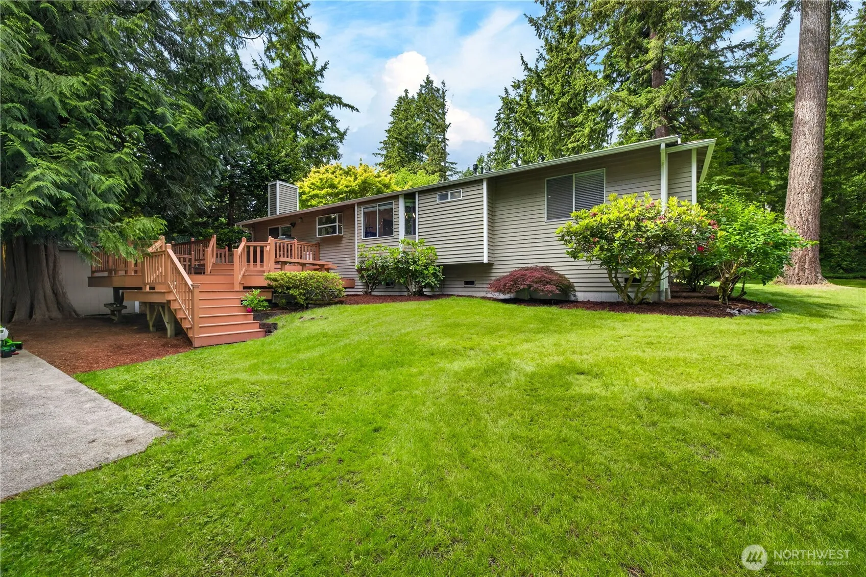 Property photo for 21313 Ne 10th Place, Sammamish photo 2
