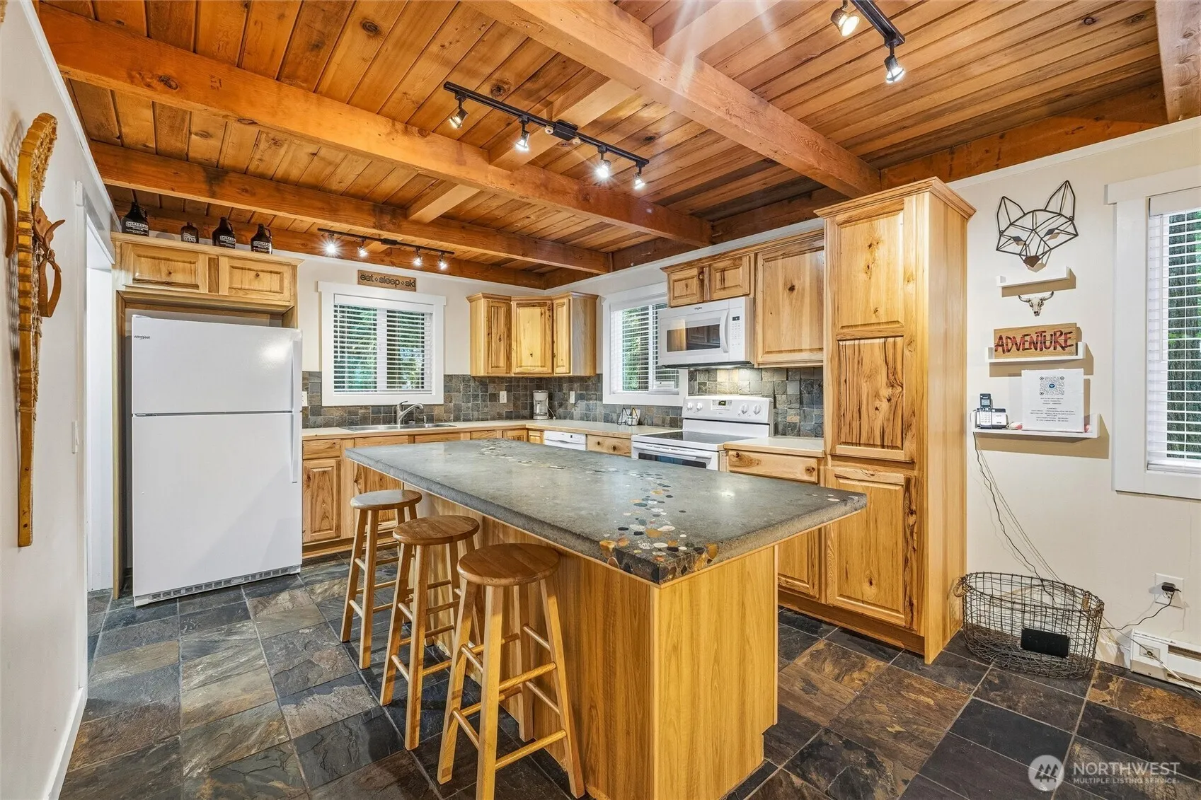 Property photo for 7104 Rainier Way, Glacier photo 5