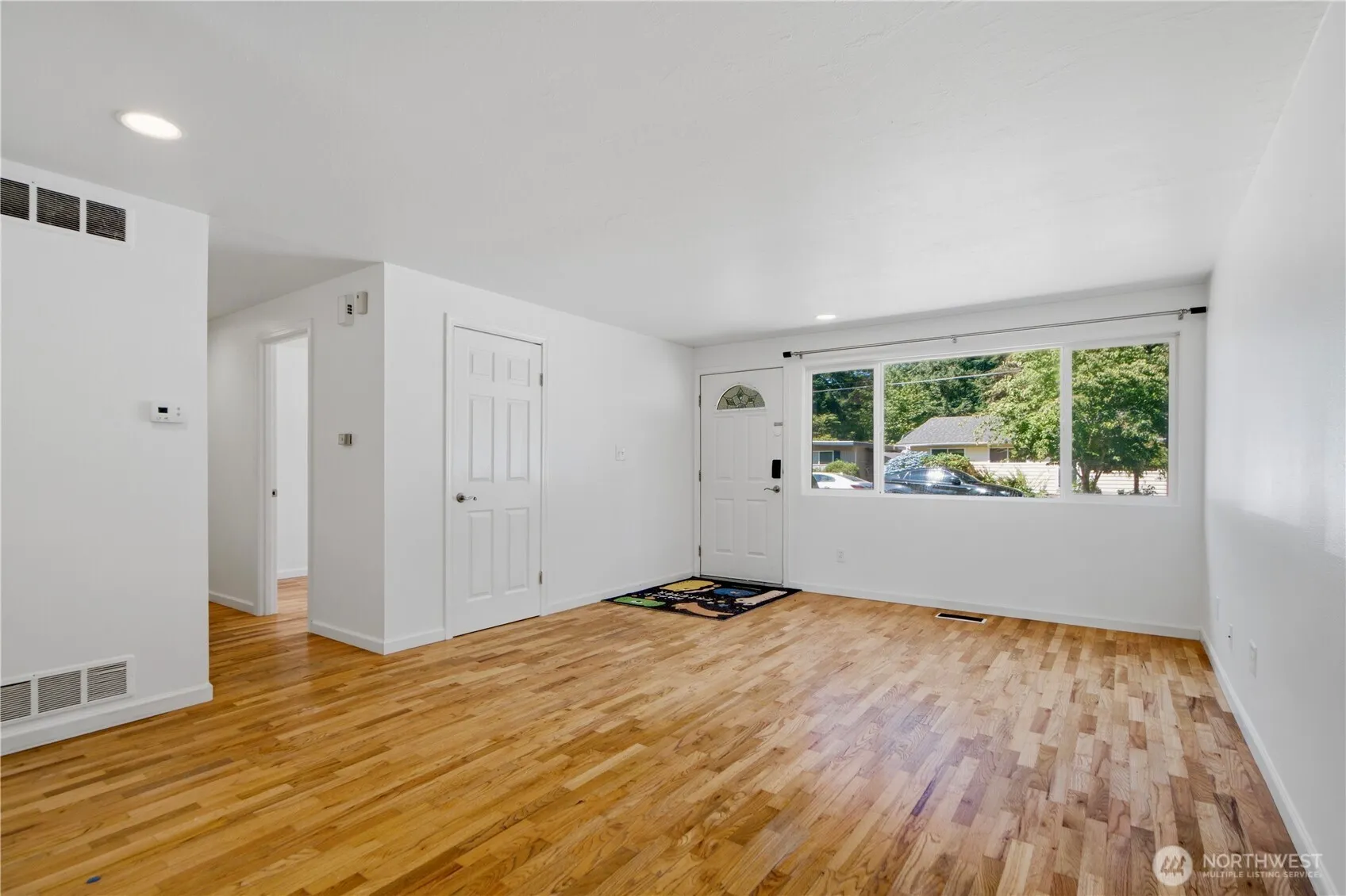 Property photo for 1344 Ne 164th Place, Bellevue photo 4