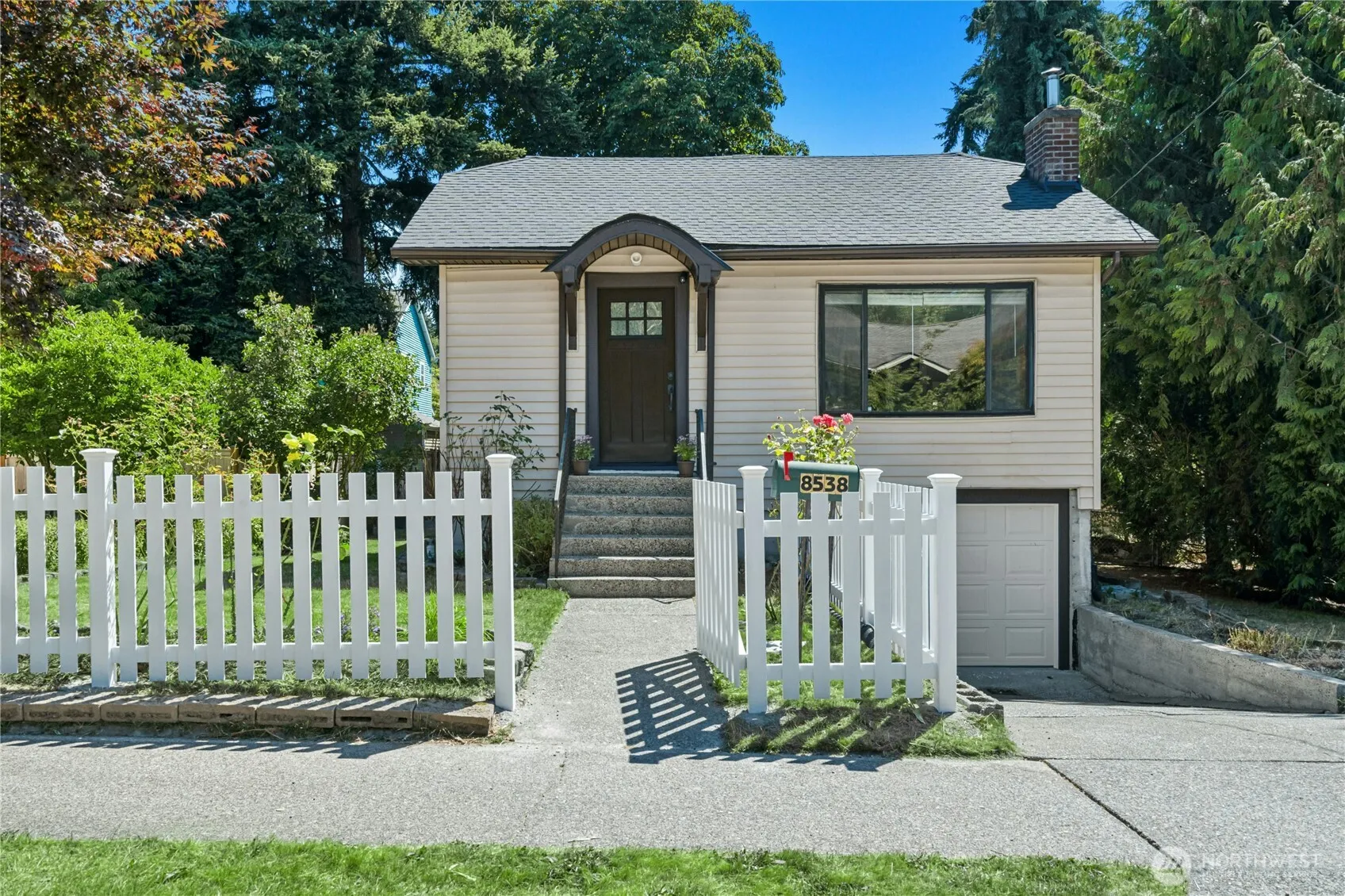 Property photo for 8538 Ashworth Avenue N, Seattle photo 2