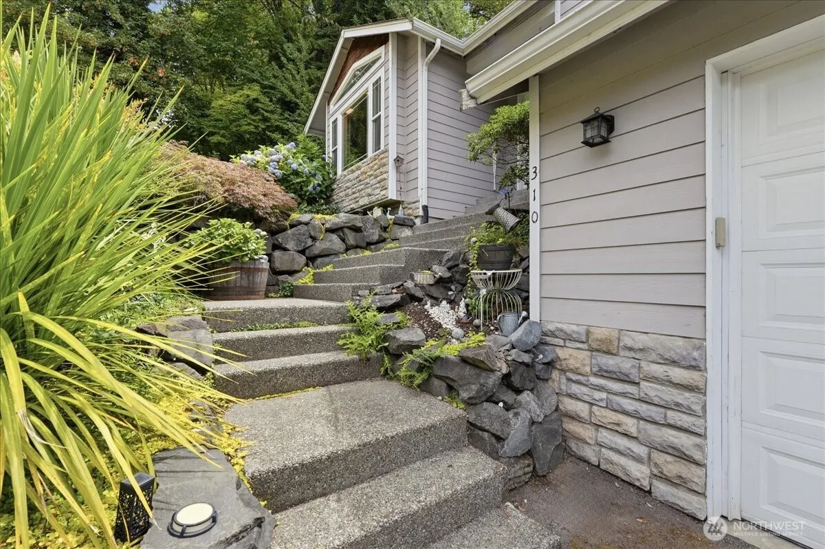 Property photo for 310 Fife Way, Milton photo 4