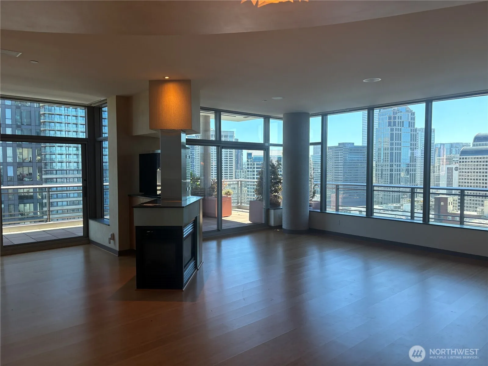 Property photo for 2033 2nd Avenue #2302, Seattle photo 4