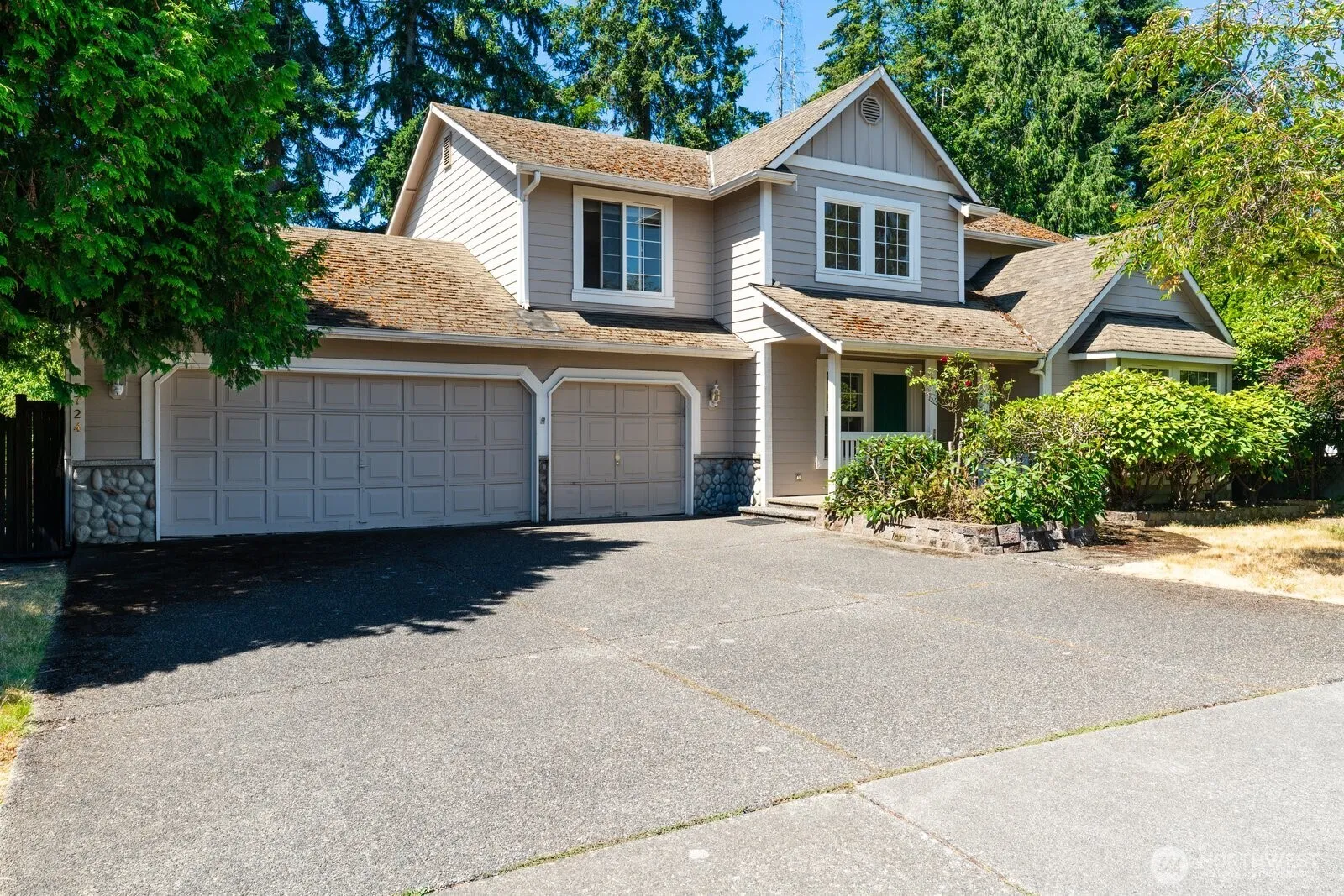 Property photo for 5724 Hillpointe Circle, Lynnwood photo 3