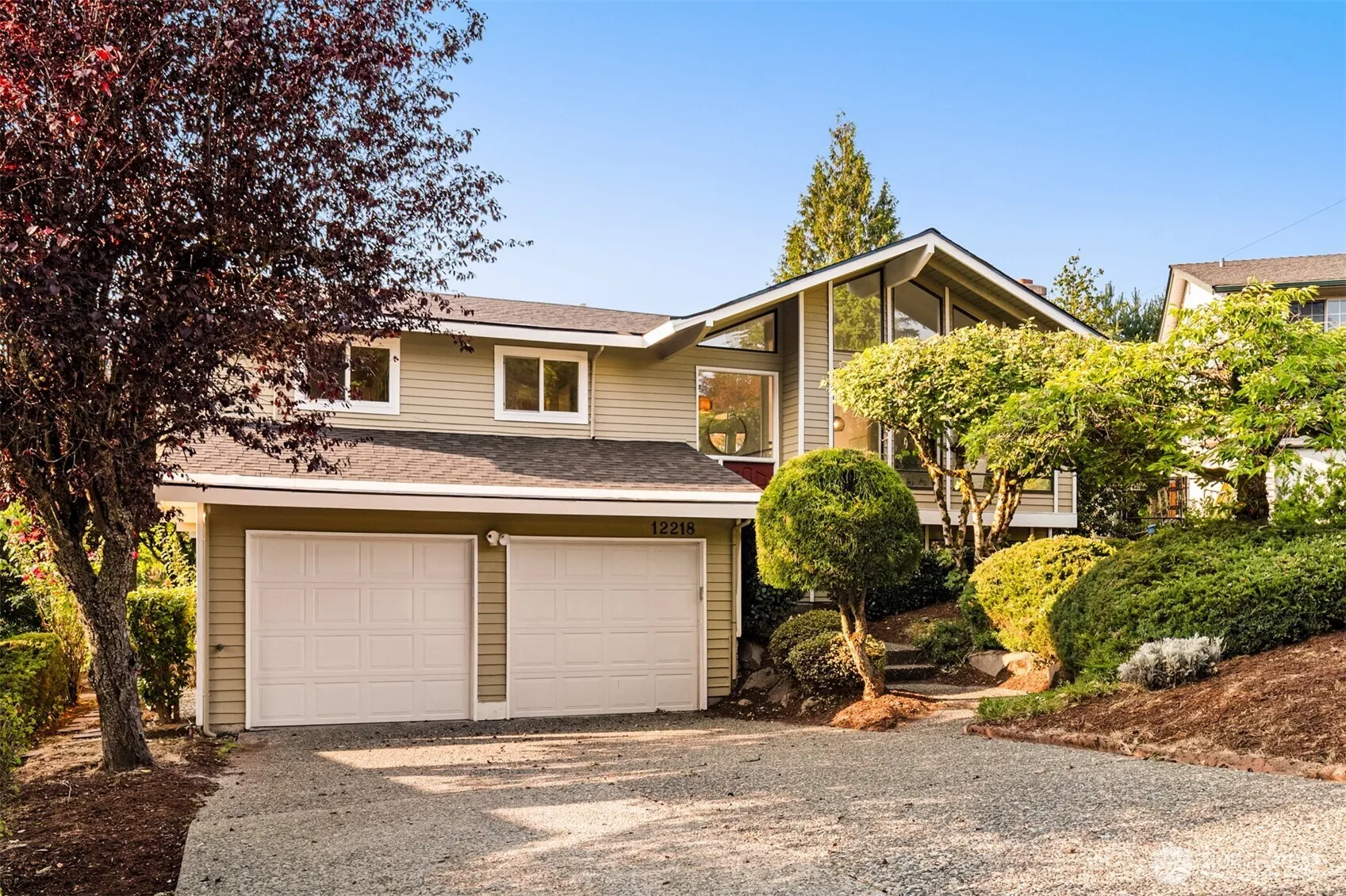 Property photo for 12218 Se 47th Place, Bellevue photo 2