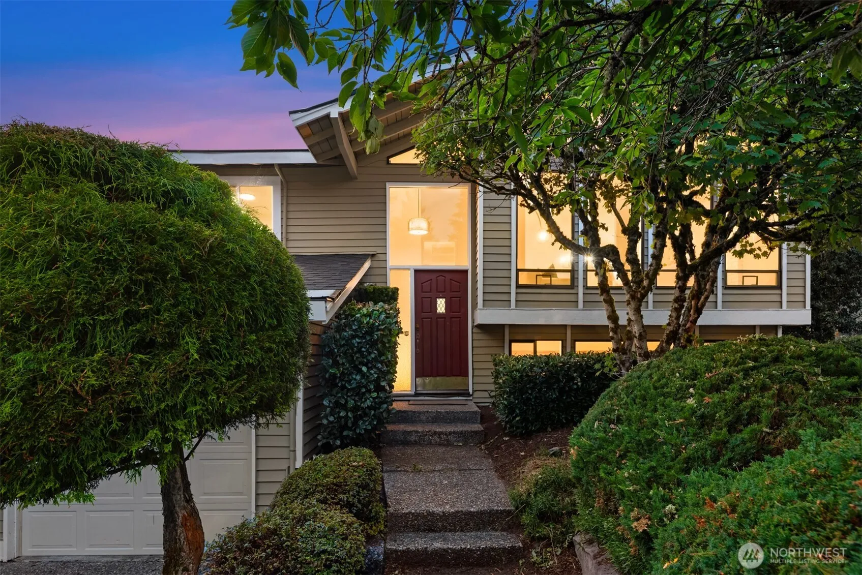 Property photo for 12218 Se 47th Place, Bellevue photo 3