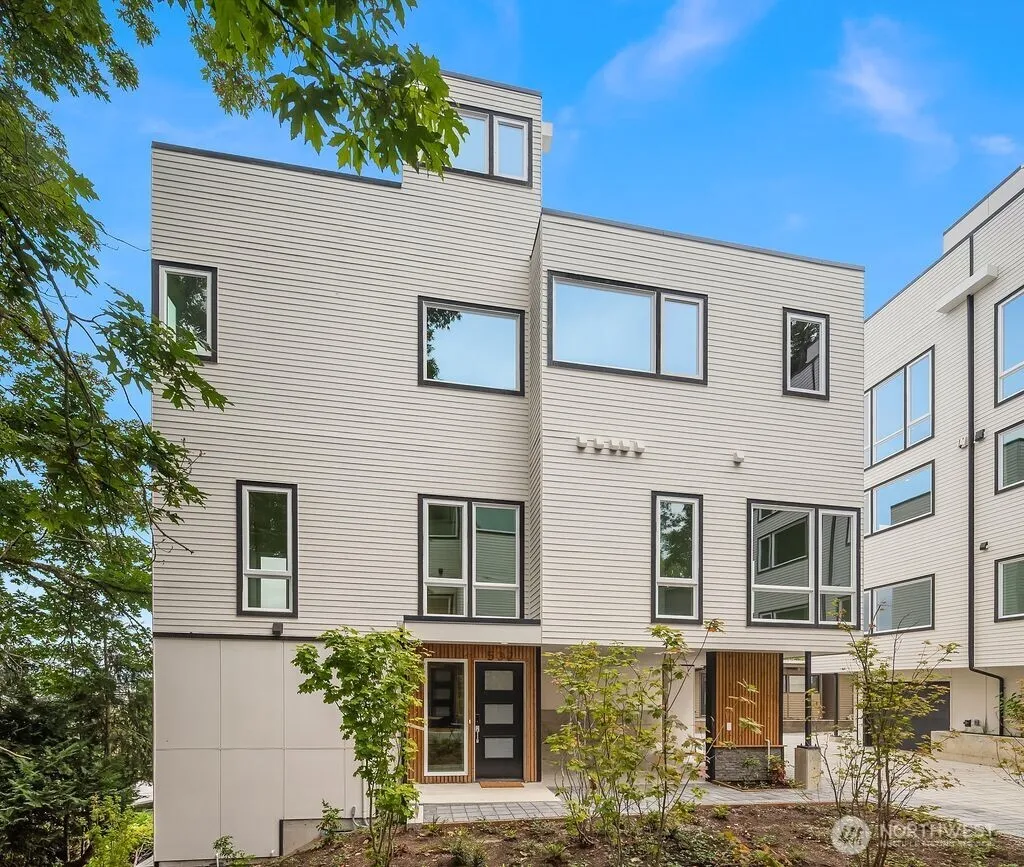 Property photo for 532 W Barrett Street, Seattle photo 2
