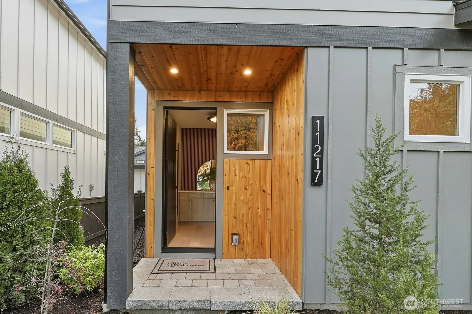 Property photo for 11217 Ne 95th Street, Kirkland photo 2