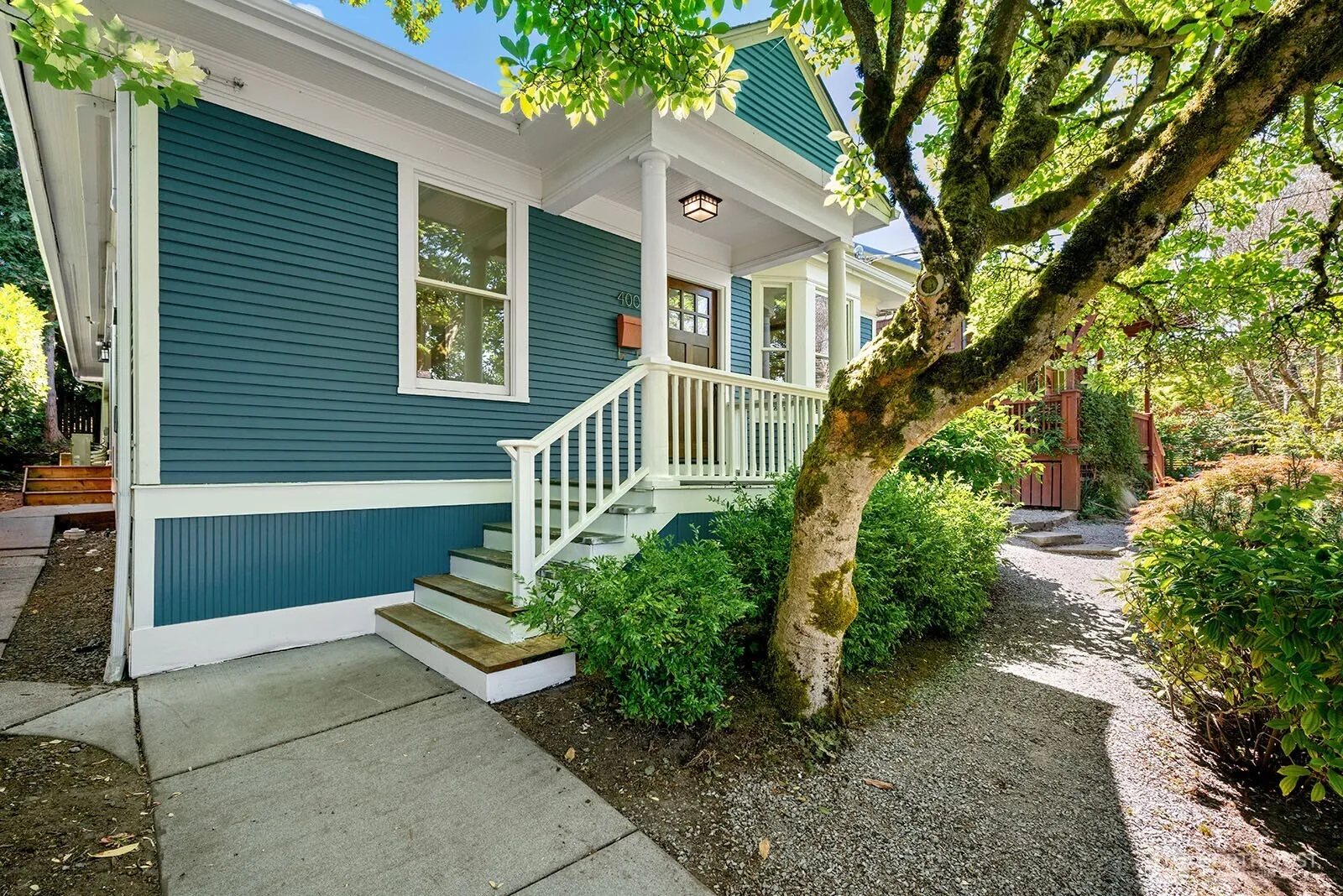 Property photo for 400 21st Avenue E, Seattle photo 2
