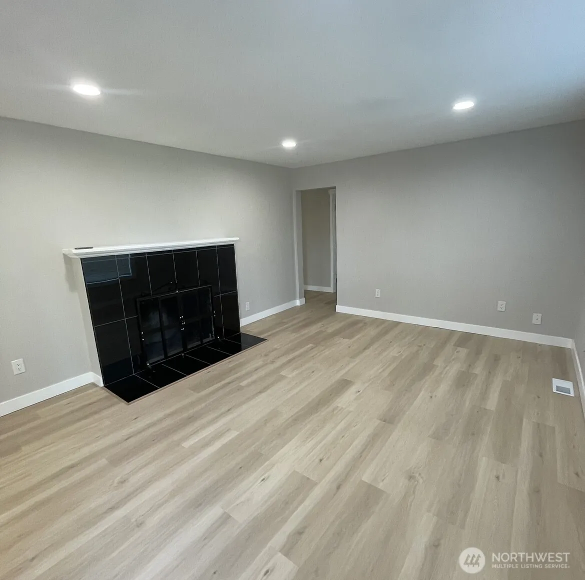 Property photo for 13829 51 Avenue S, Tukwila photo 2