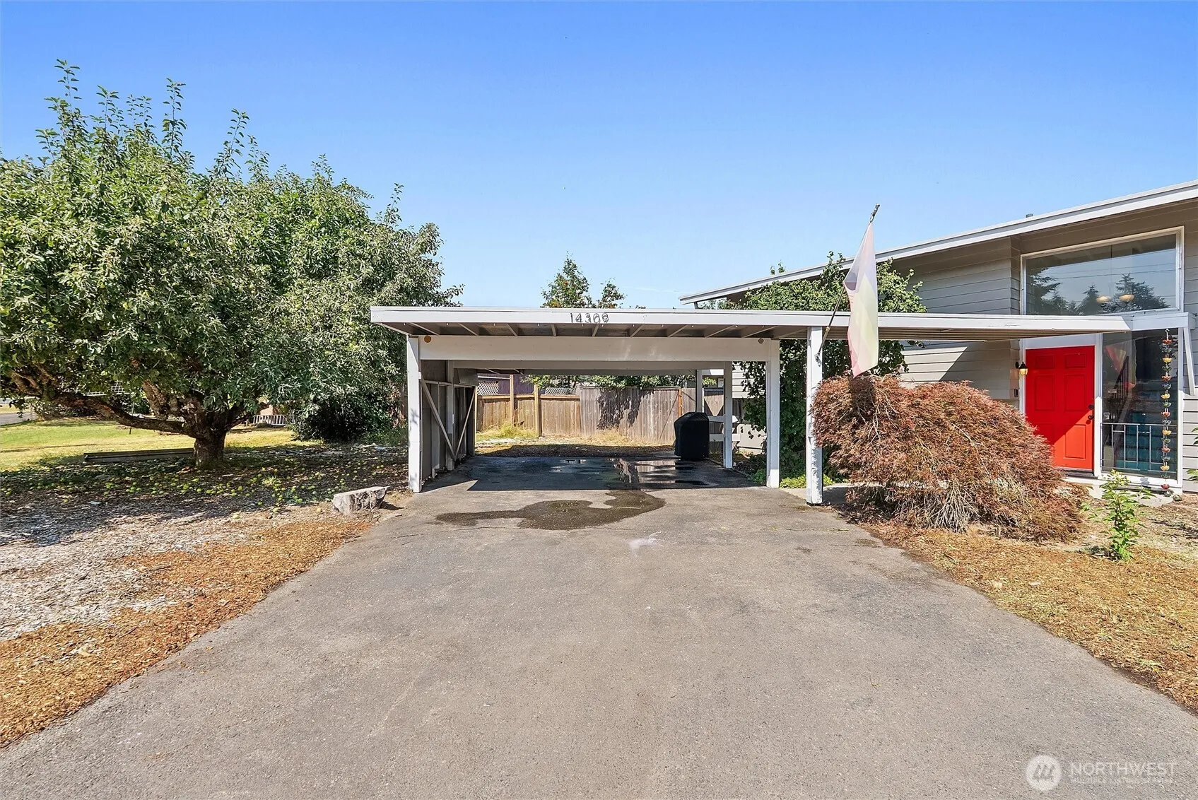 Property photo for 14309 Golden Given Road E, Tacoma photo 2
