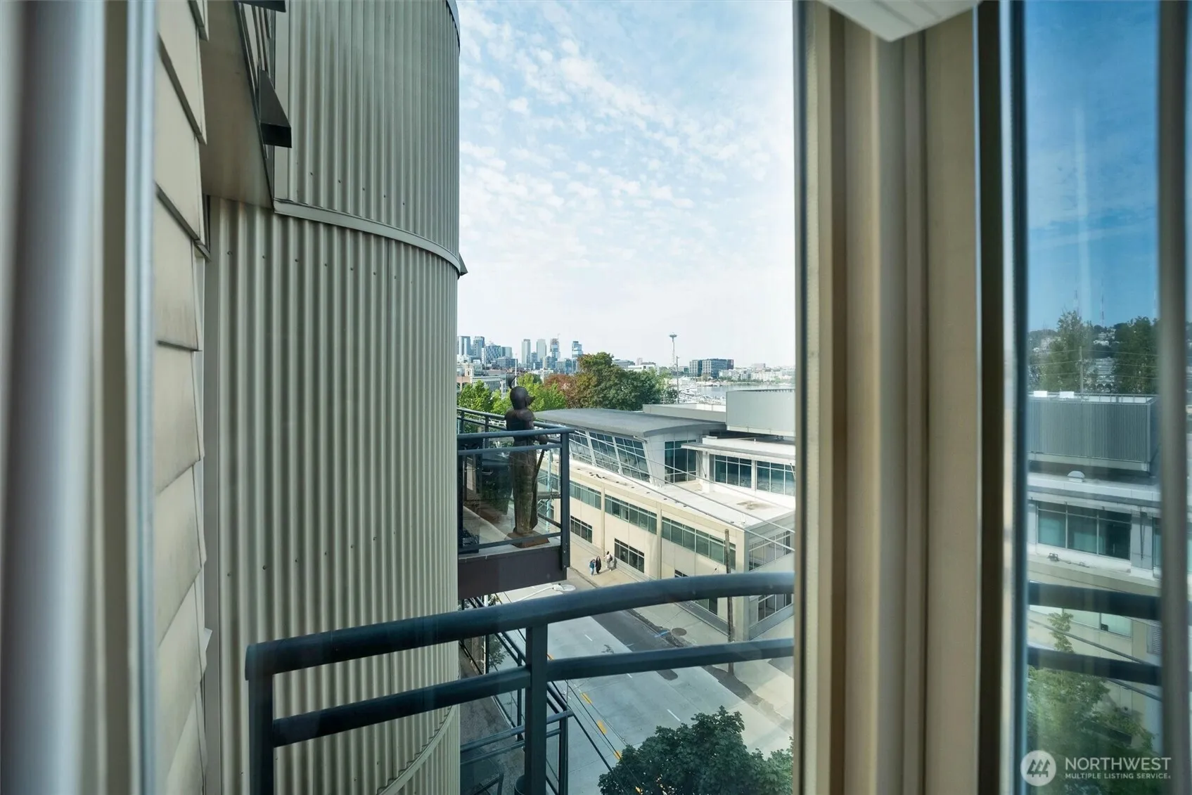 Property photo for 1550 Eastlake Avenue E #503, Seattle photo 4