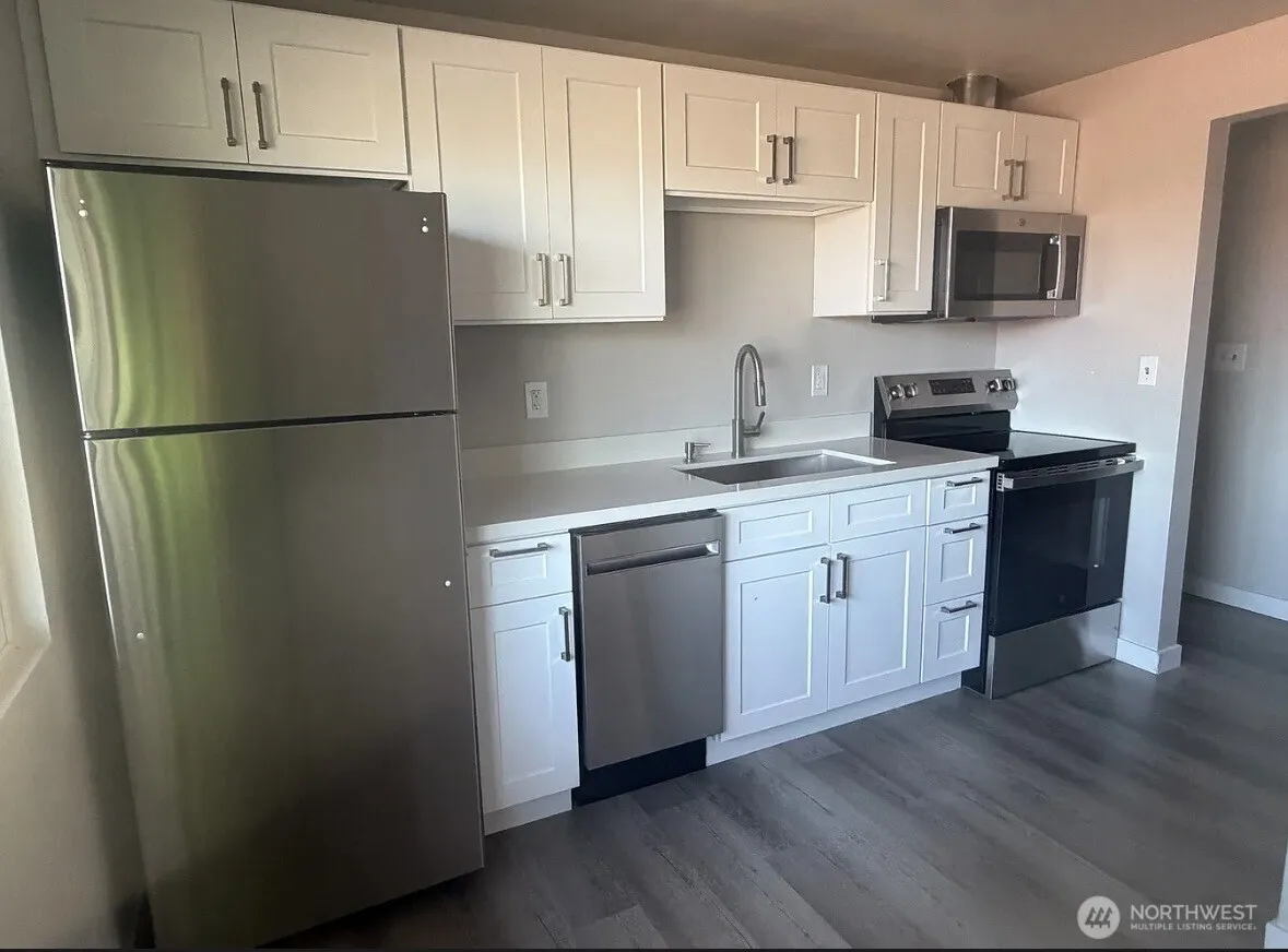 Property photo for 404 S Division Lane, Tacoma photo 2