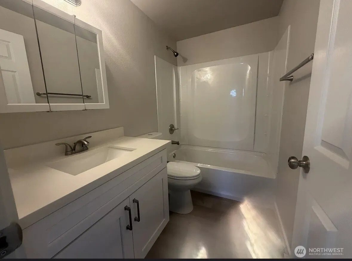 Property photo for 404 S Division Lane, Tacoma photo 5