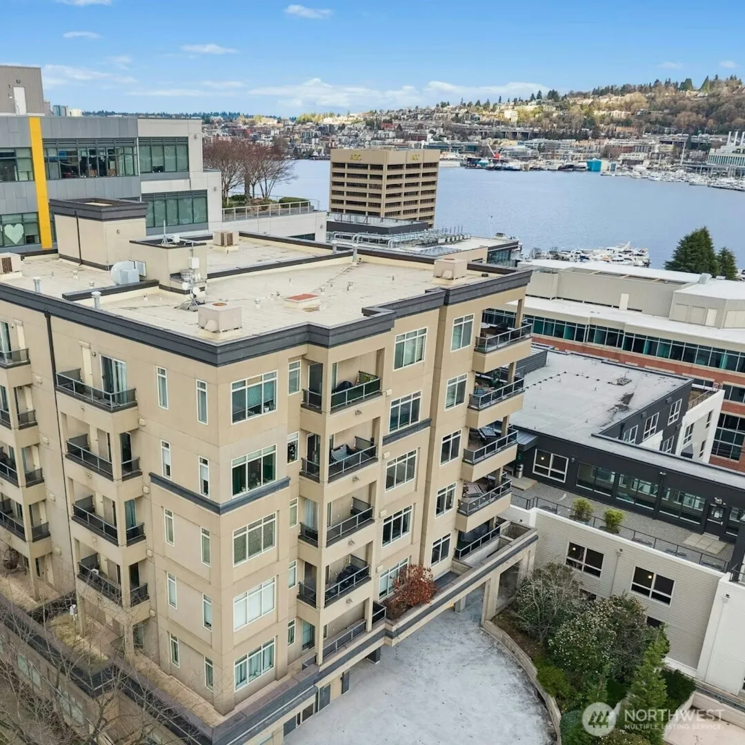 Property photo for 1000 N Aurora Avenue #4 0 9, Seattle