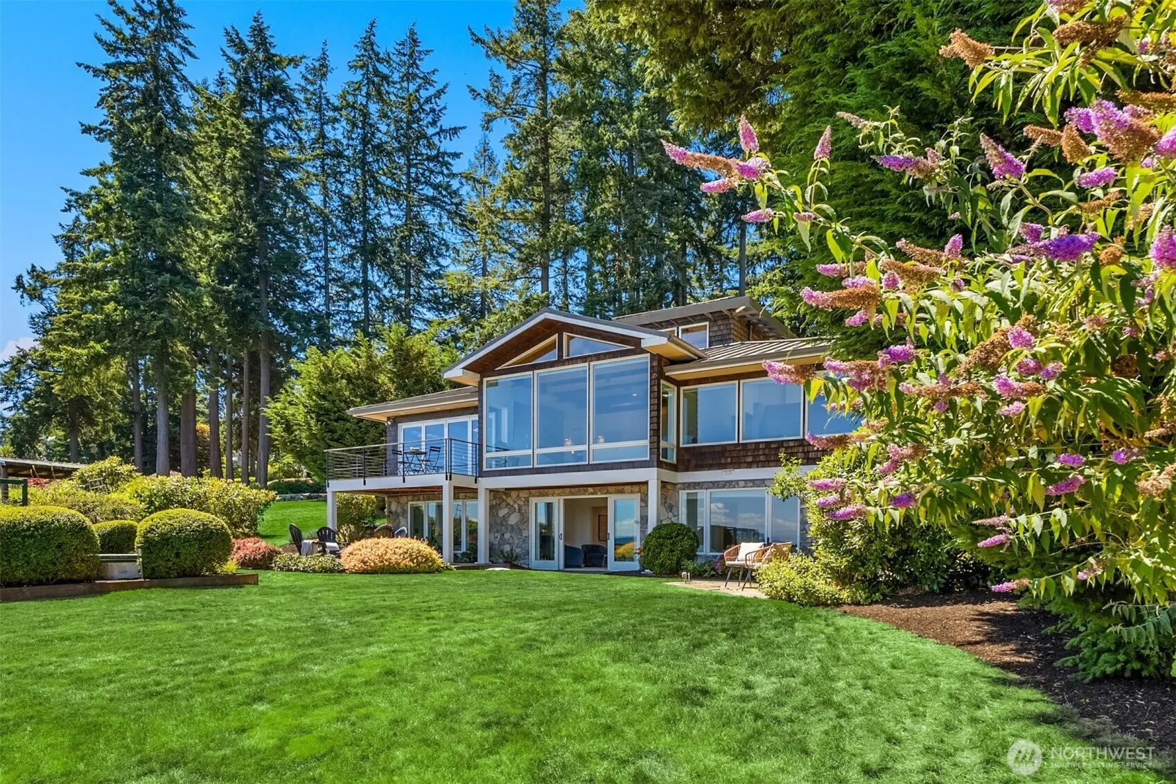 Property photo for 7464 Madrona Drive Ne, Bainbridge Island photo 2