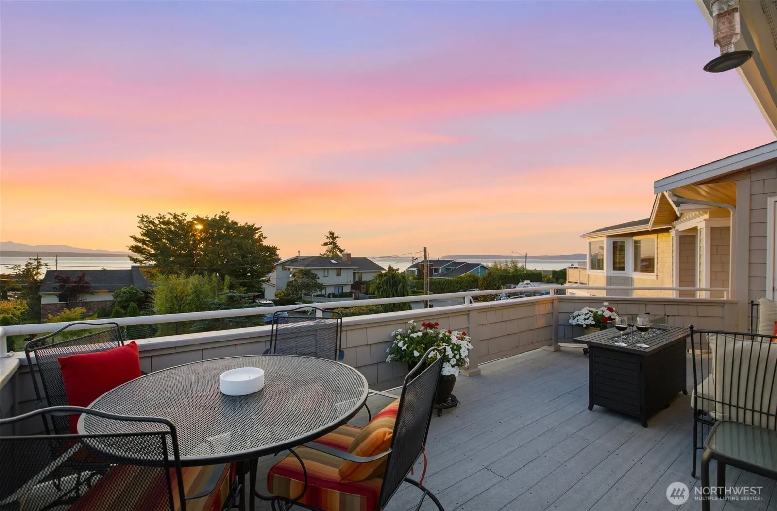 Property photo for 809 Driftwood Place, Edmonds photo 4