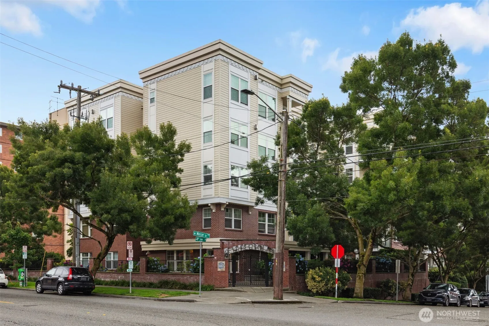 Property photo for 530 4th Avenue W #508, Seattle photo 2
